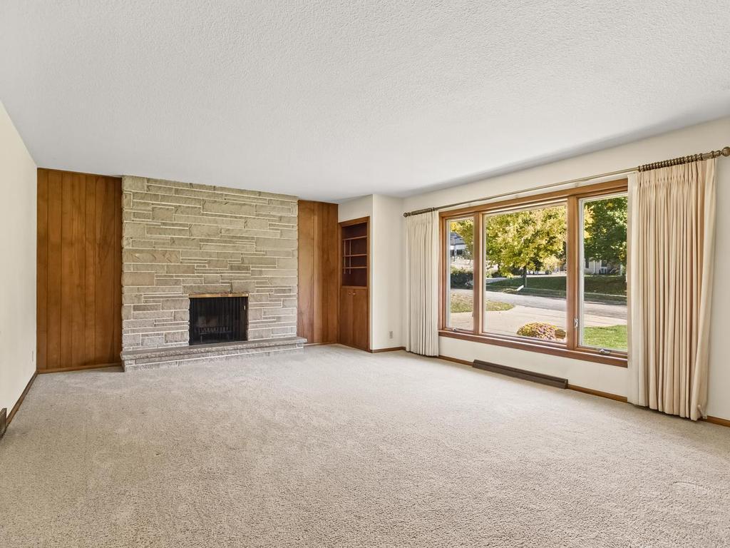 View of Residential at 33 Hilltop Lane, Saint Paul MN 55116, Saint Paul (8 of 32) - Mike Wilen | Minnesota Team Real Estate