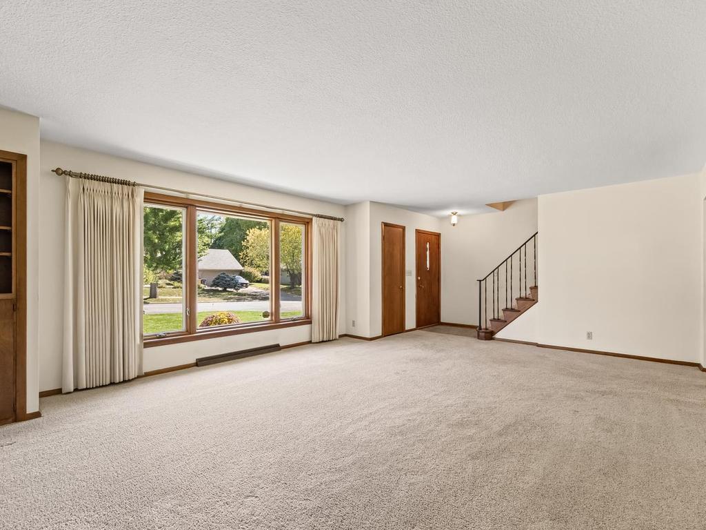 View of Residential at 33 Hilltop Lane, Saint Paul MN 55116, Saint Paul (7 of 32) - Mike Wilen | Minnesota Team Real Estate