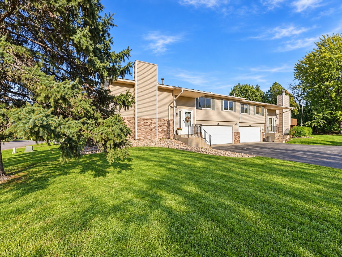 View of (TH) Quad/4 Corners at 4492 Clover Lane, Eagan - Mike Wilen | Minnesota Team Real Estate