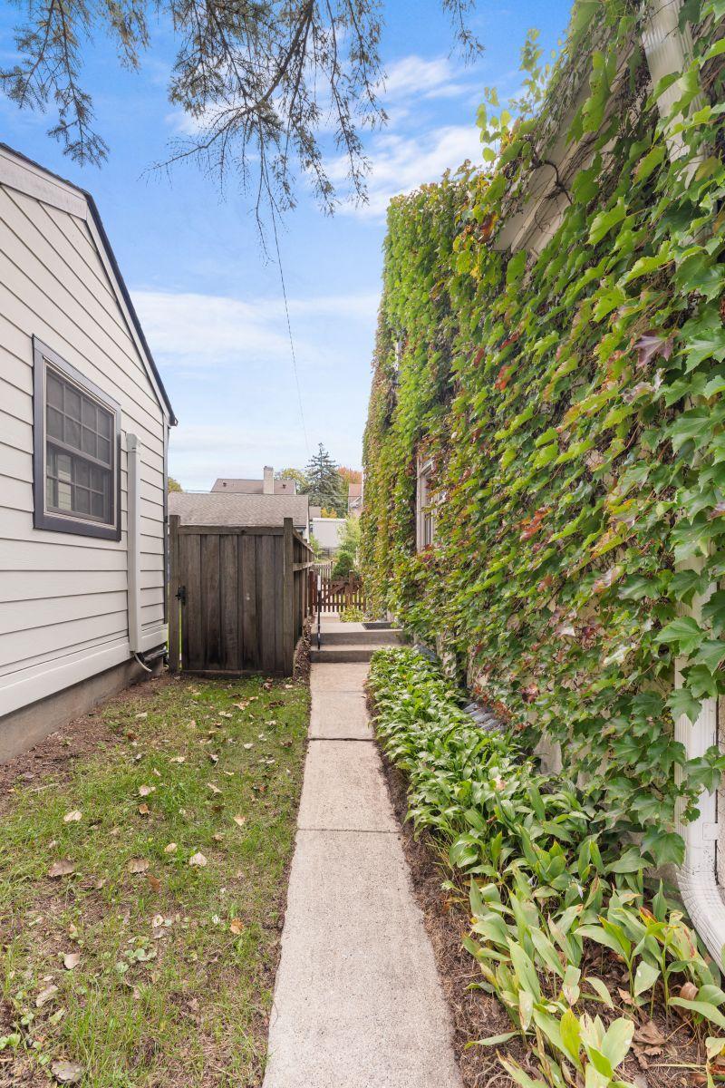 View of Residential at 2717 France Avenue, Minneapolis MN 55416, Minneapolis (5 of 57) - Mike Wilen | Minnesota Team Real Estate