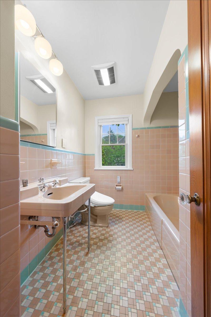 View of Residential at 2717 France Avenue, Minneapolis MN 55416, Minneapolis (15 of 57) - Mike Wilen | Minnesota Team Real Estate