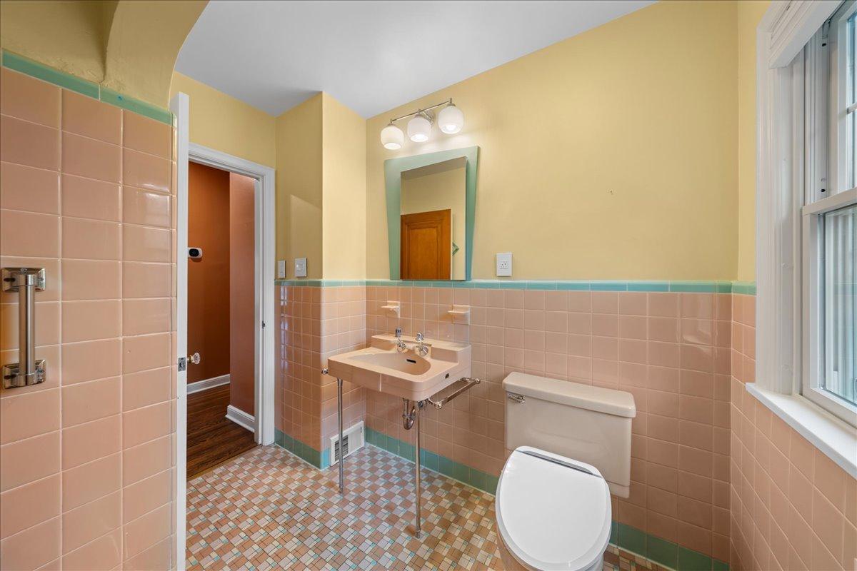 View of Residential at 2717 France Avenue, Minneapolis MN 55416, Minneapolis (17 of 57) - Mike Wilen | Minnesota Team Real Estate