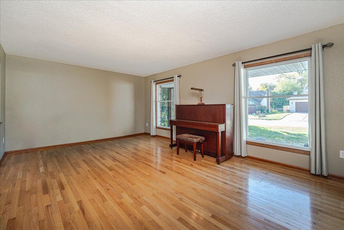 View of Residential at 1331 Willow Circle, Roseville MN 55113, Roseville (8 of 62) - Mike Wilen | Minnesota Team Real Estate