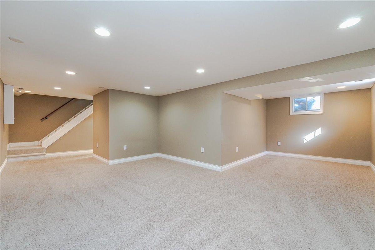 View of Residential at 1331 Willow Circle, Roseville MN 55113, Roseville (48 of 62) - Mike Wilen | Minnesota Team Real Estate