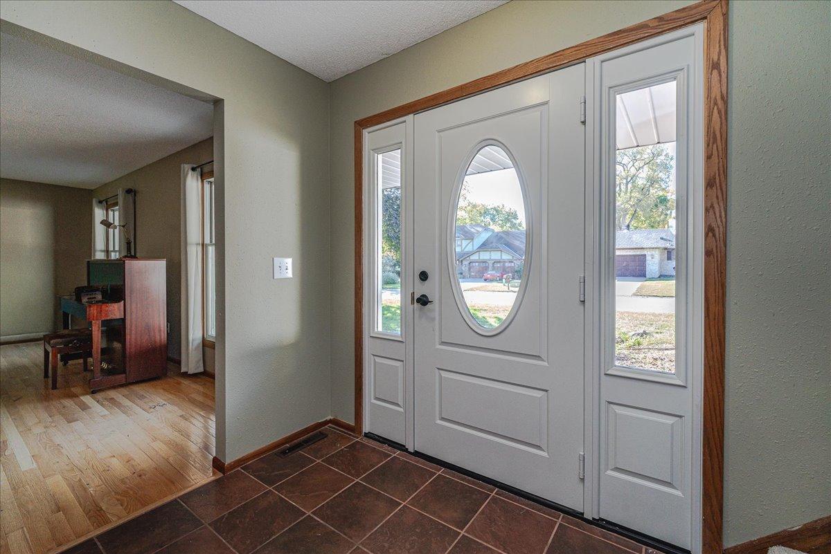 View of Residential at 1331 Willow Circle, Roseville MN 55113, Roseville (6 of 62) - Mike Wilen | Minnesota Team Real Estate