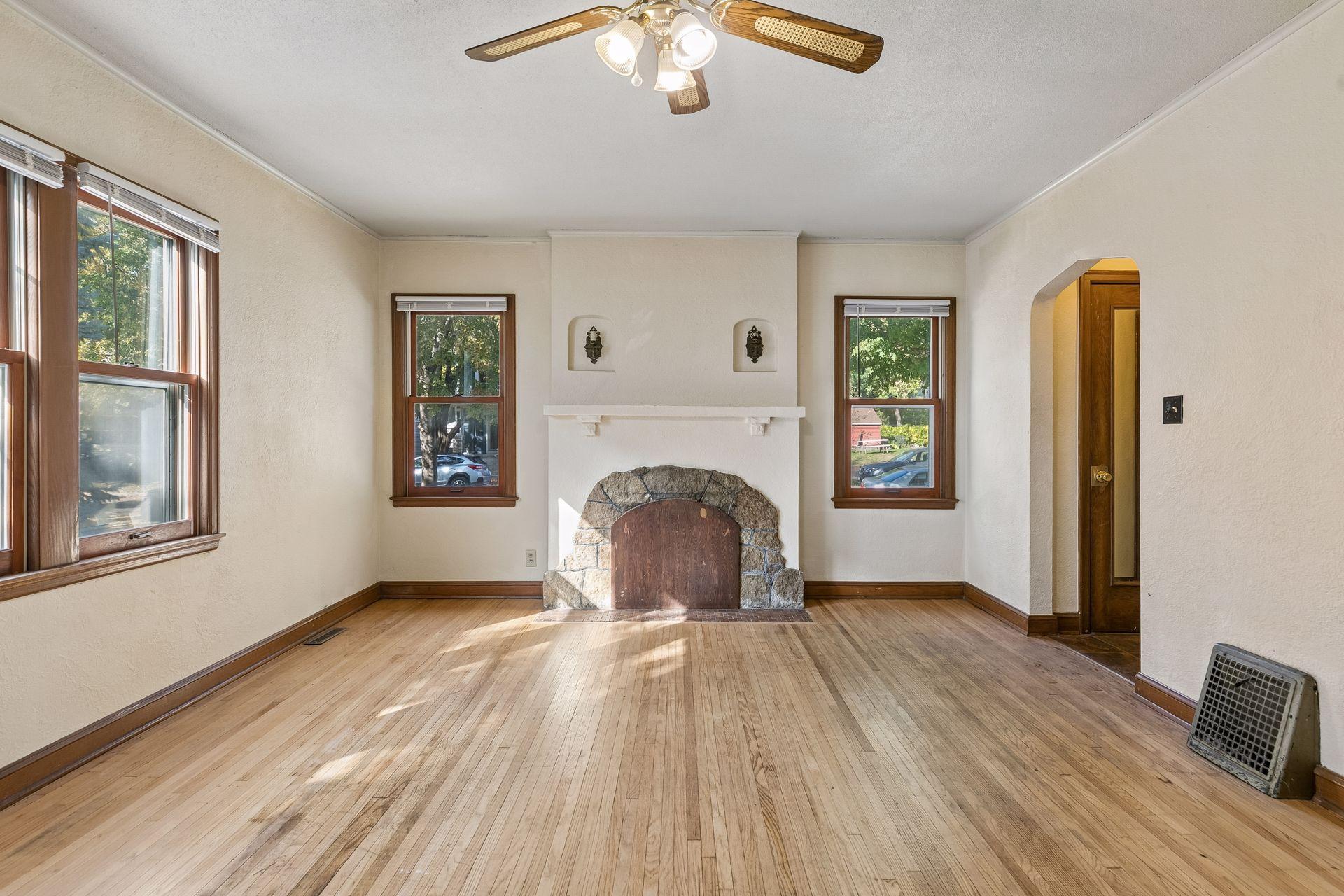 View of Residential at 2036 Iglehart Avenue, Saint Paul MN 55104, Saint Paul (4 of 38) - Mike Wilen | Minnesota Team Real Estate