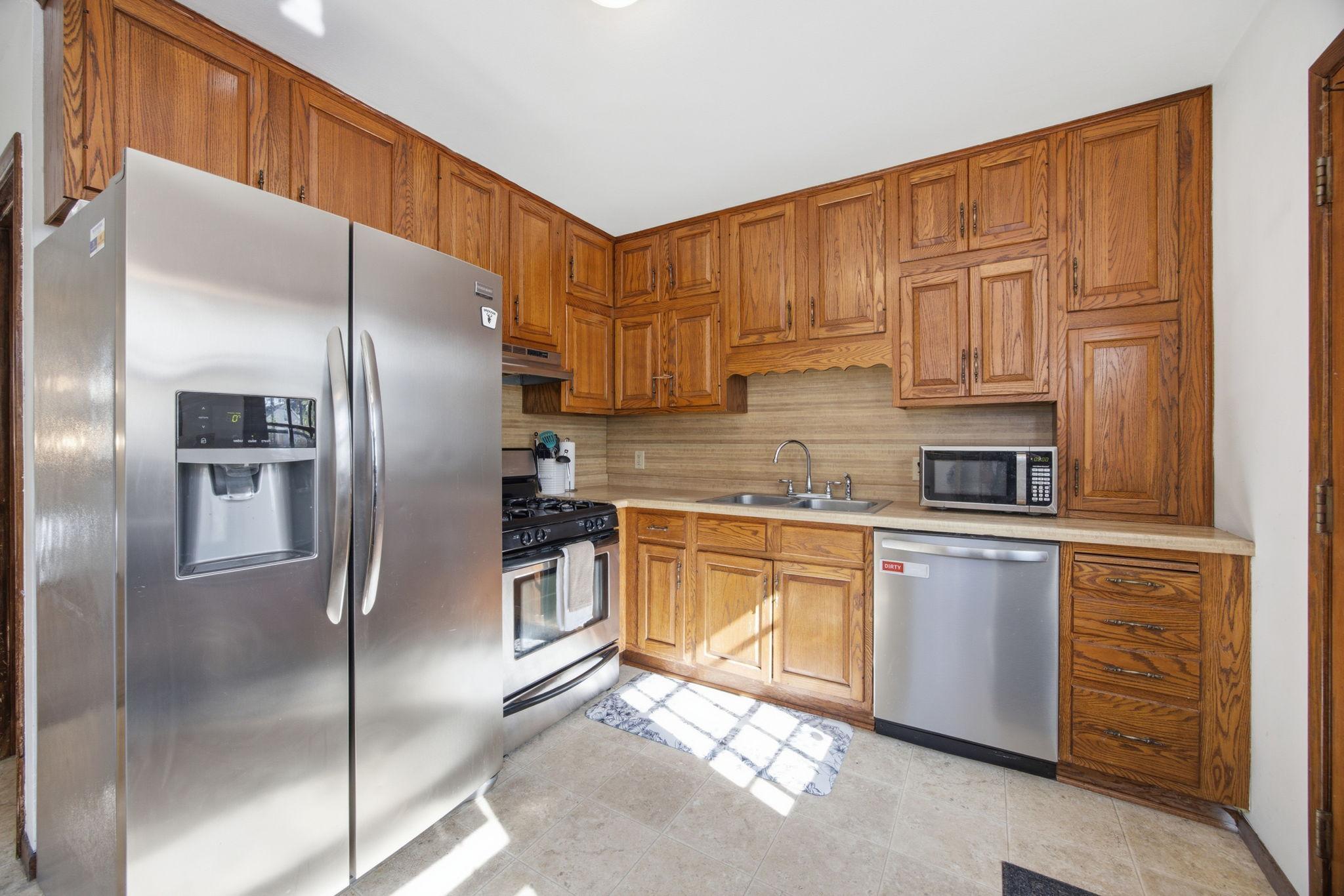 View of Residential at 920 Magnolia Avenue, Saint Paul MN 55106, Saint Paul (11 of 28) - Mike Wilen | Minnesota Team Real Estate