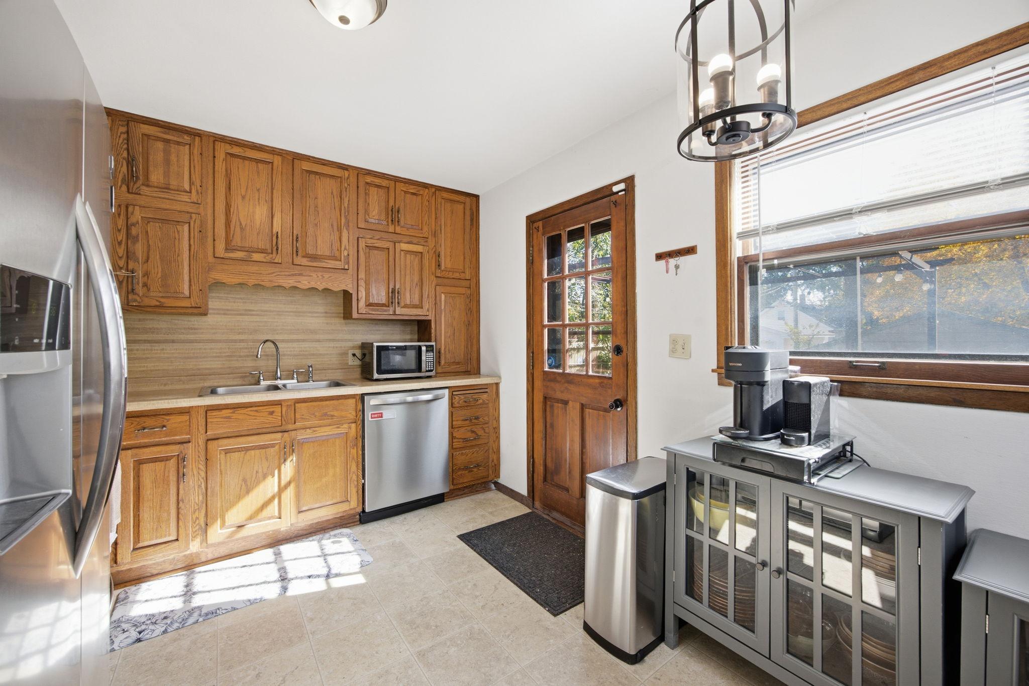 View of Residential at 920 Magnolia Avenue, Saint Paul MN 55106, Saint Paul (10 of 28) - Mike Wilen | Minnesota Team Real Estate
