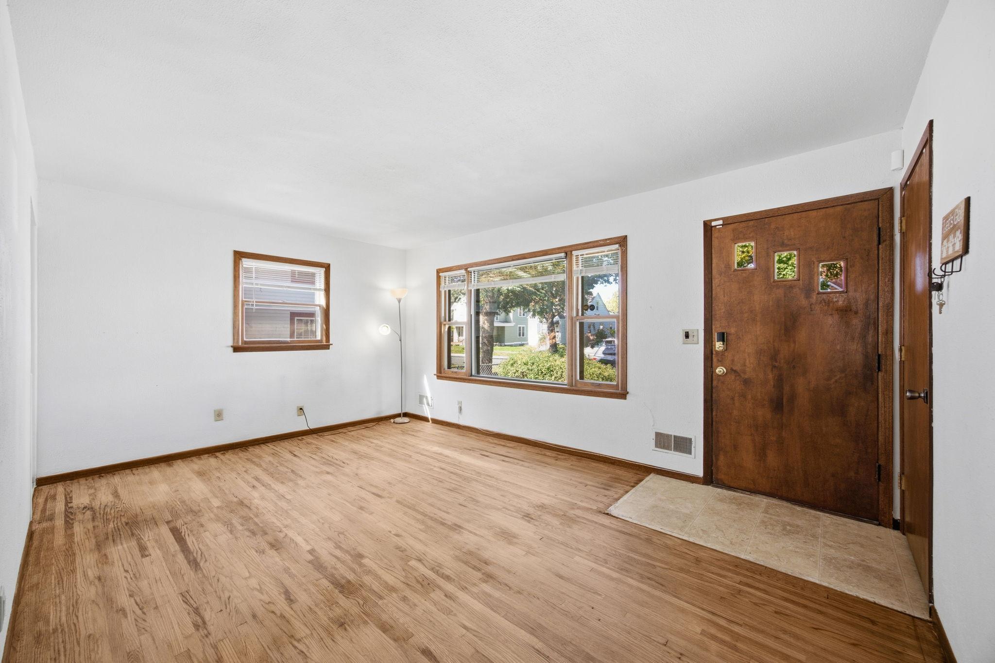 View of Residential at 920 Magnolia Avenue, Saint Paul MN 55106, Saint Paul (6 of 28) - Mike Wilen | Minnesota Team Real Estate