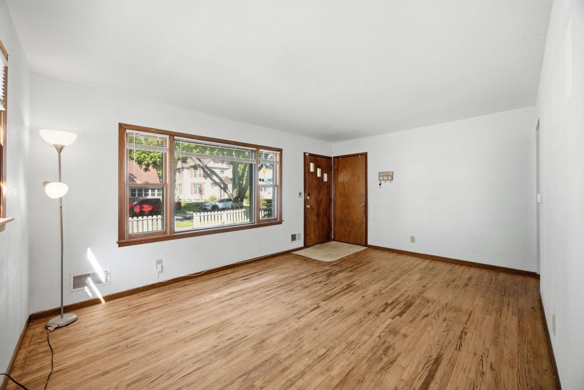 View of Residential at 920 Magnolia Avenue, Saint Paul MN 55106, Saint Paul (4 of 28) - Mike Wilen | Minnesota Team Real Estate