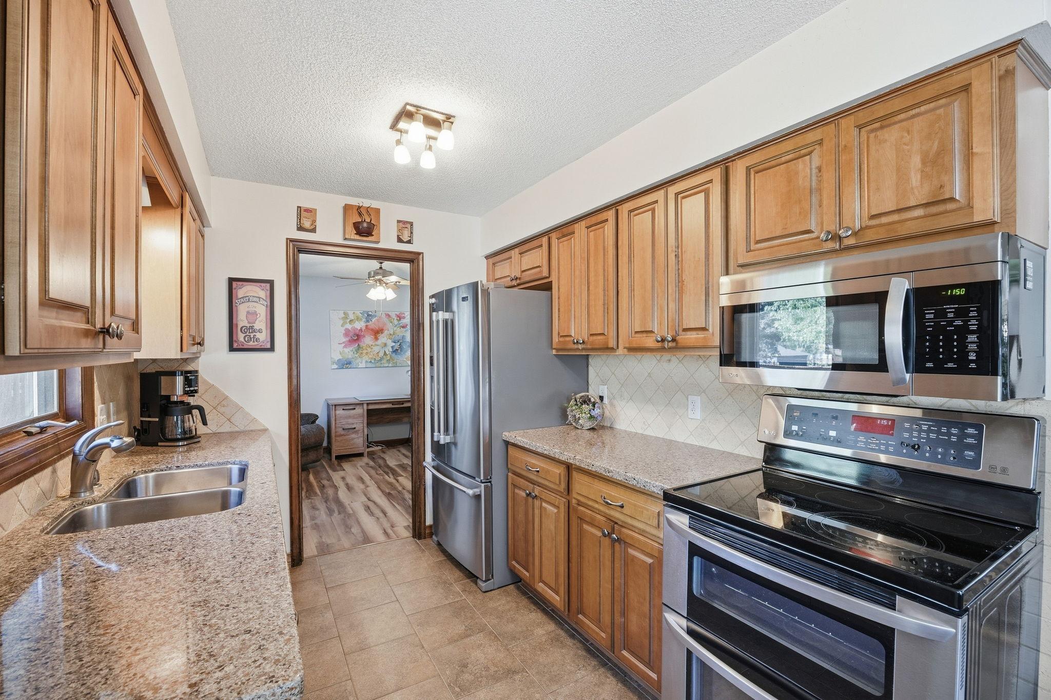 View of Residential at 7208 Hartkopf Lane, Brooklyn Park MN 55428, Brooklyn Park (9 of 21) - Mike Wilen | Minnesota Team Real Estate