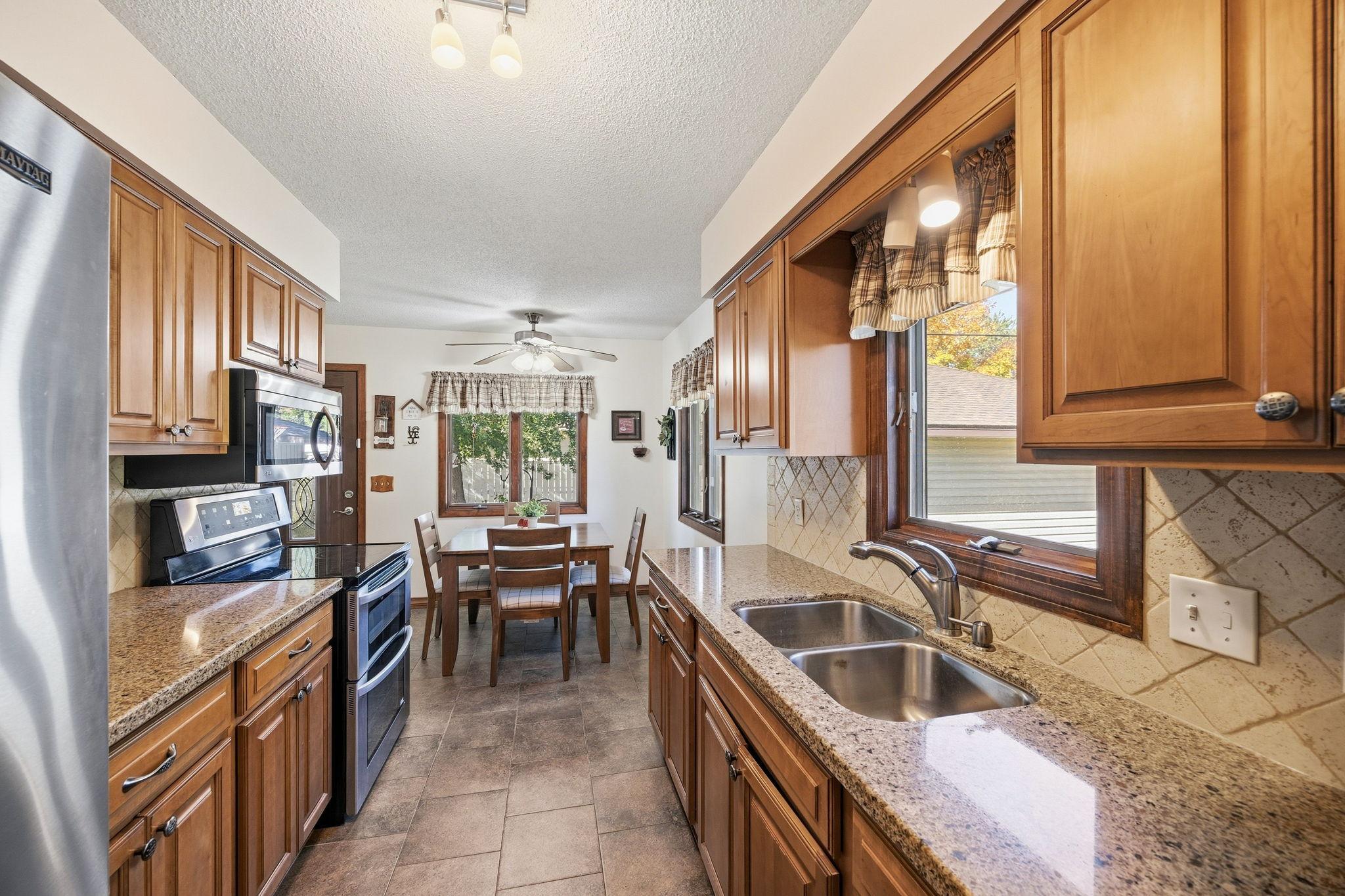 View of Residential at 7208 Hartkopf Lane, Brooklyn Park MN 55428, Brooklyn Park (8 of 21) - Mike Wilen | Minnesota Team Real Estate