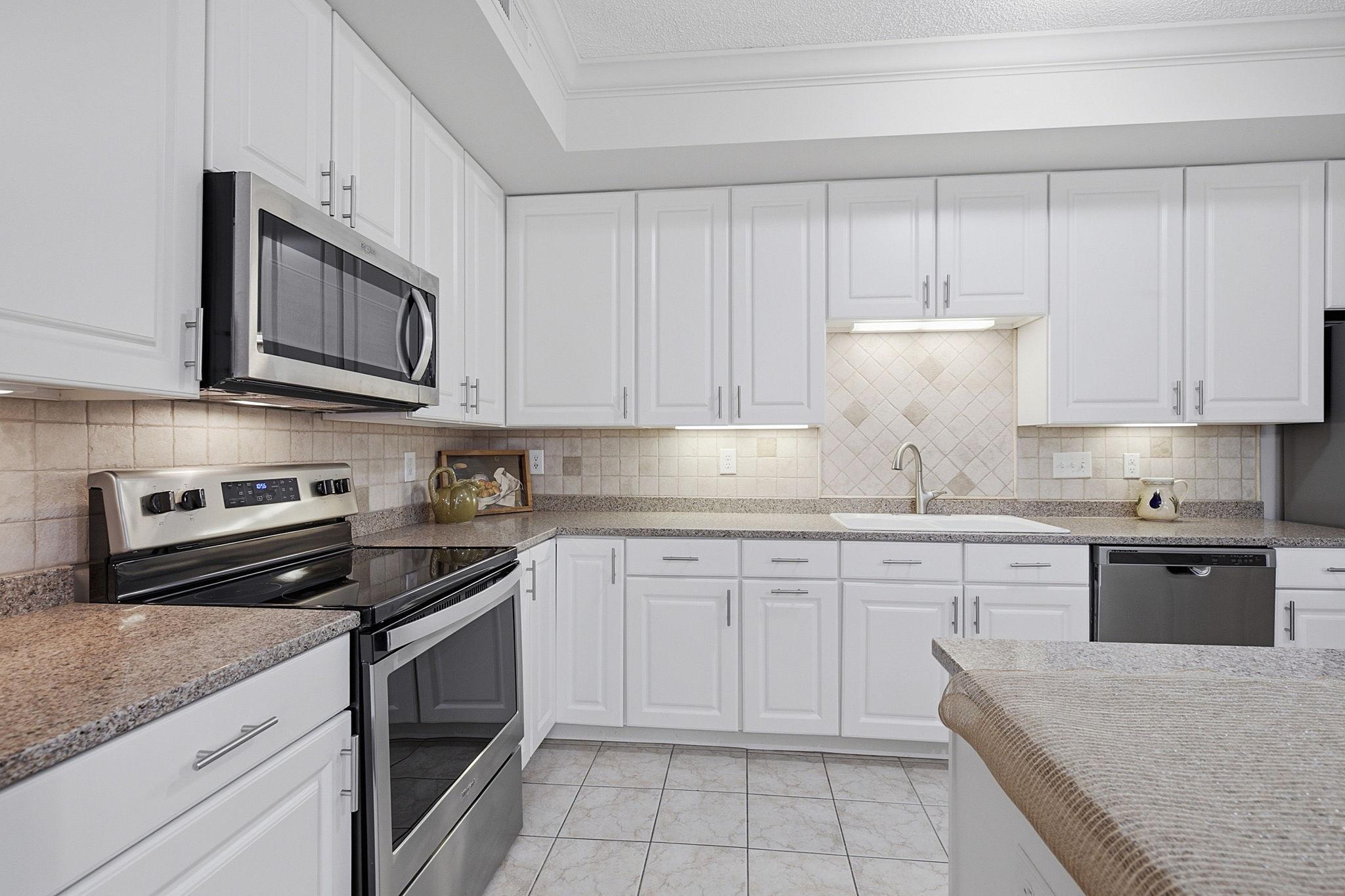 View of Residential at 2201 Village Lane #A213, Bloomington MN 55431, Bloomington (10 of 40) - Mike Wilen | Minnesota Team Real Estate