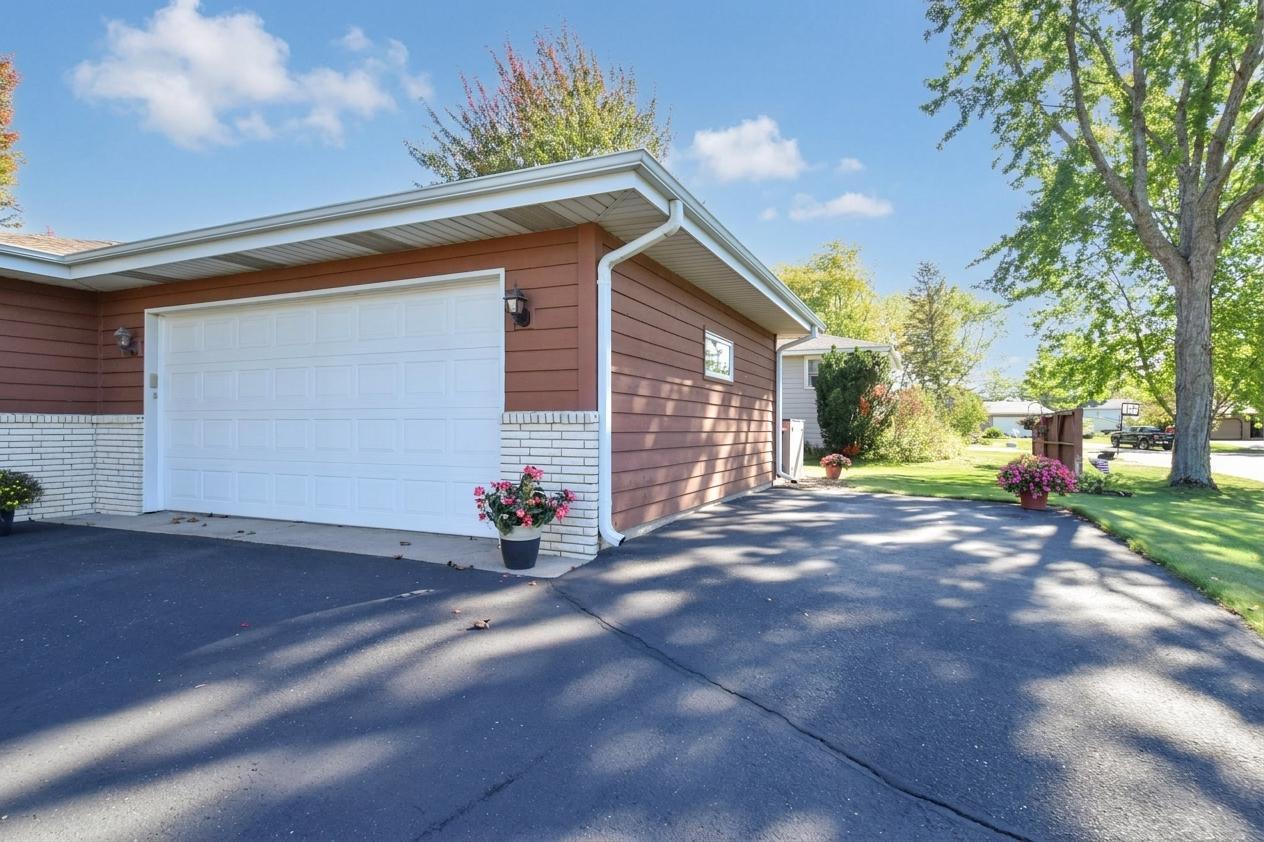 View of Residential at 2376 Standridge Avenue, Maplewood MN 55109, Maplewood (26 of 29) - Mike Wilen | Minnesota Team Real Estate