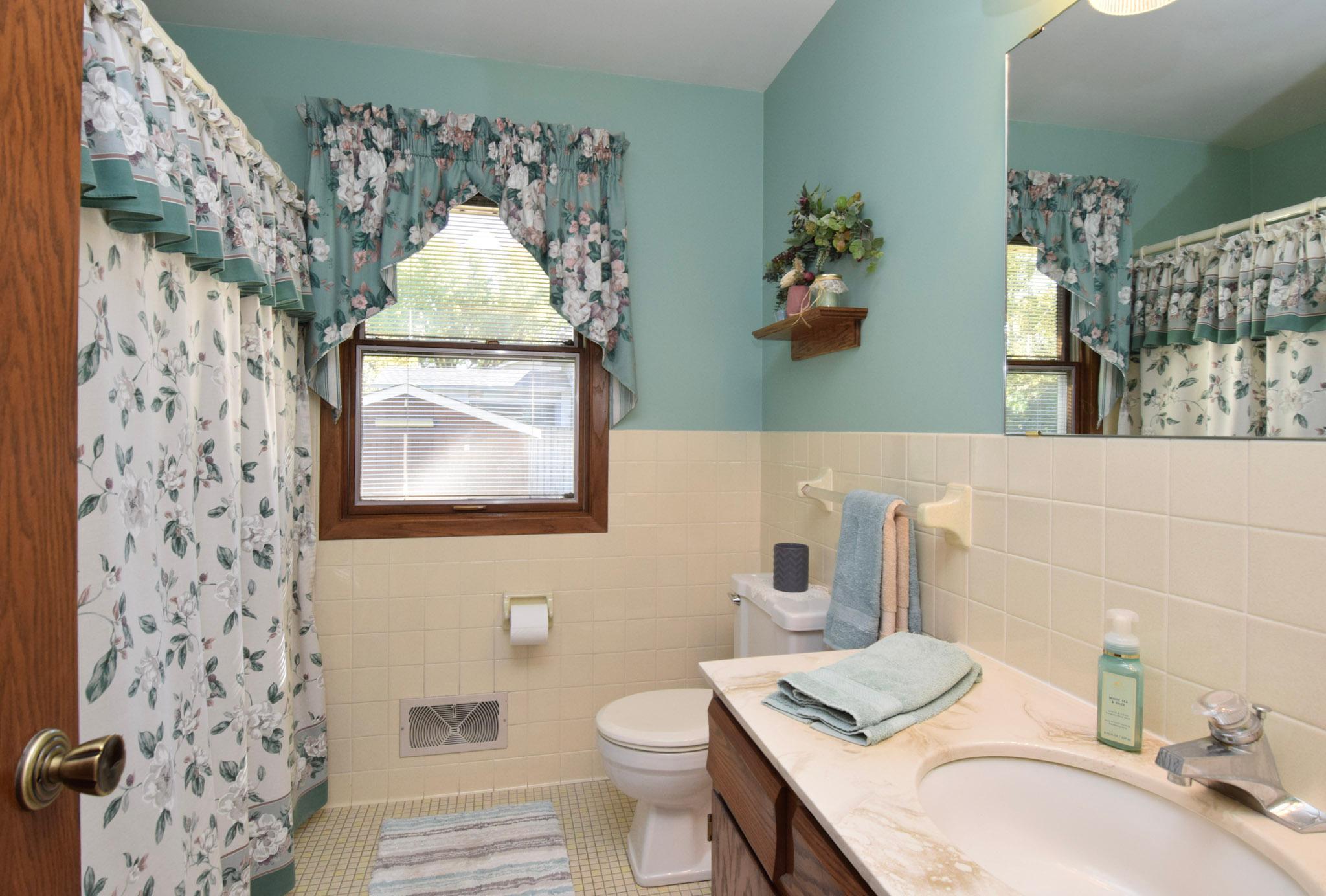 View of Residential at 2376 Standridge Avenue, Maplewood MN 55109, Maplewood (11 of 29) - Mike Wilen | Minnesota Team Real Estate
