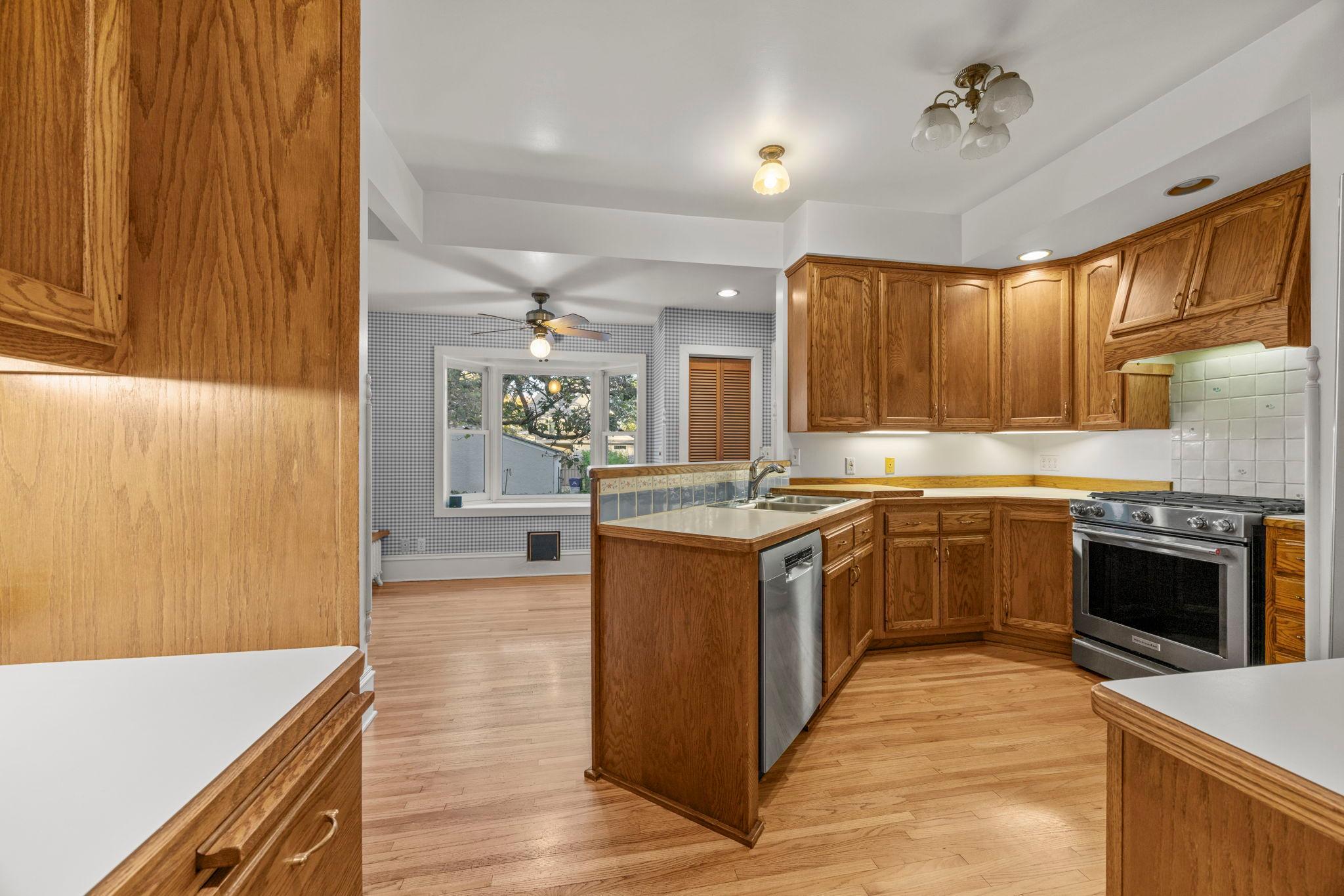 View of Residential at 579 Lincoln Avenue, Saint Paul MN 55102, Saint Paul (17 of 70) - Mike Wilen | Minnesota Team Real Estate