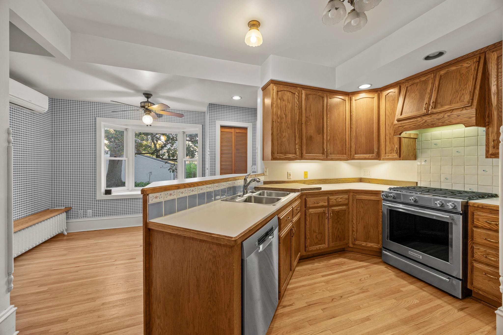 View of Residential at 579 Lincoln Avenue, Saint Paul MN 55102, Saint Paul (16 of 70) - Mike Wilen | Minnesota Team Real Estate