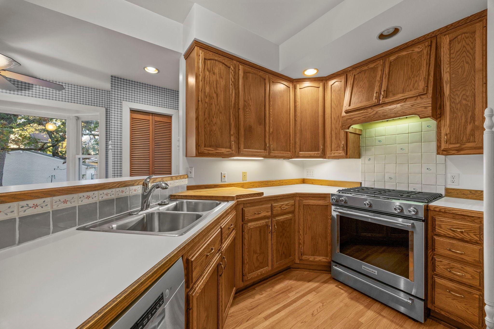 View of Residential at 579 Lincoln Avenue, Saint Paul MN 55102, Saint Paul (15 of 70) - Mike Wilen | Minnesota Team Real Estate