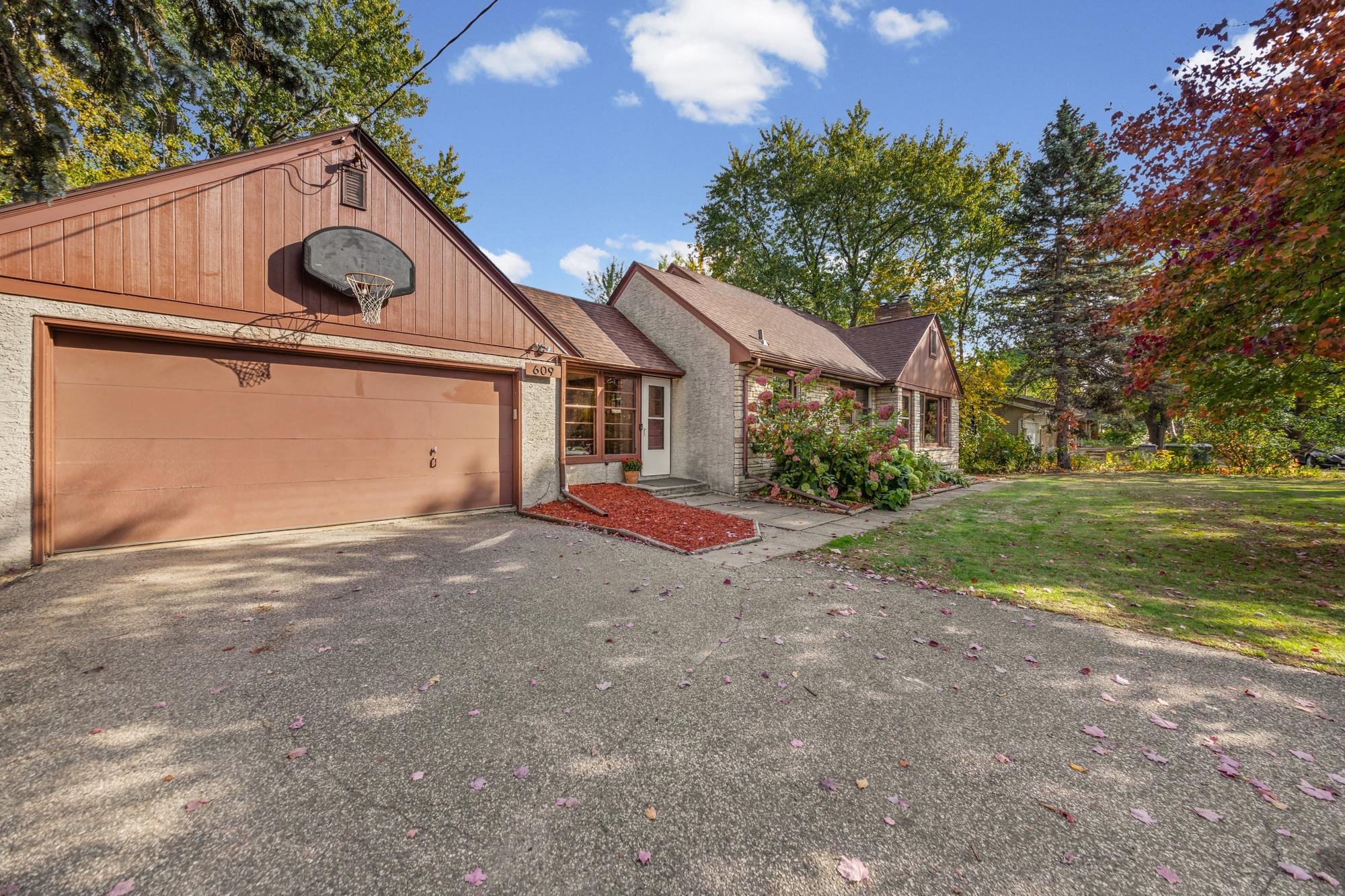 View of Residential at 609 Silver Lake Road, New Brighton MN 55112, New Brighton (7 of 47) - Mike Wilen | Minnesota Team Real Estate