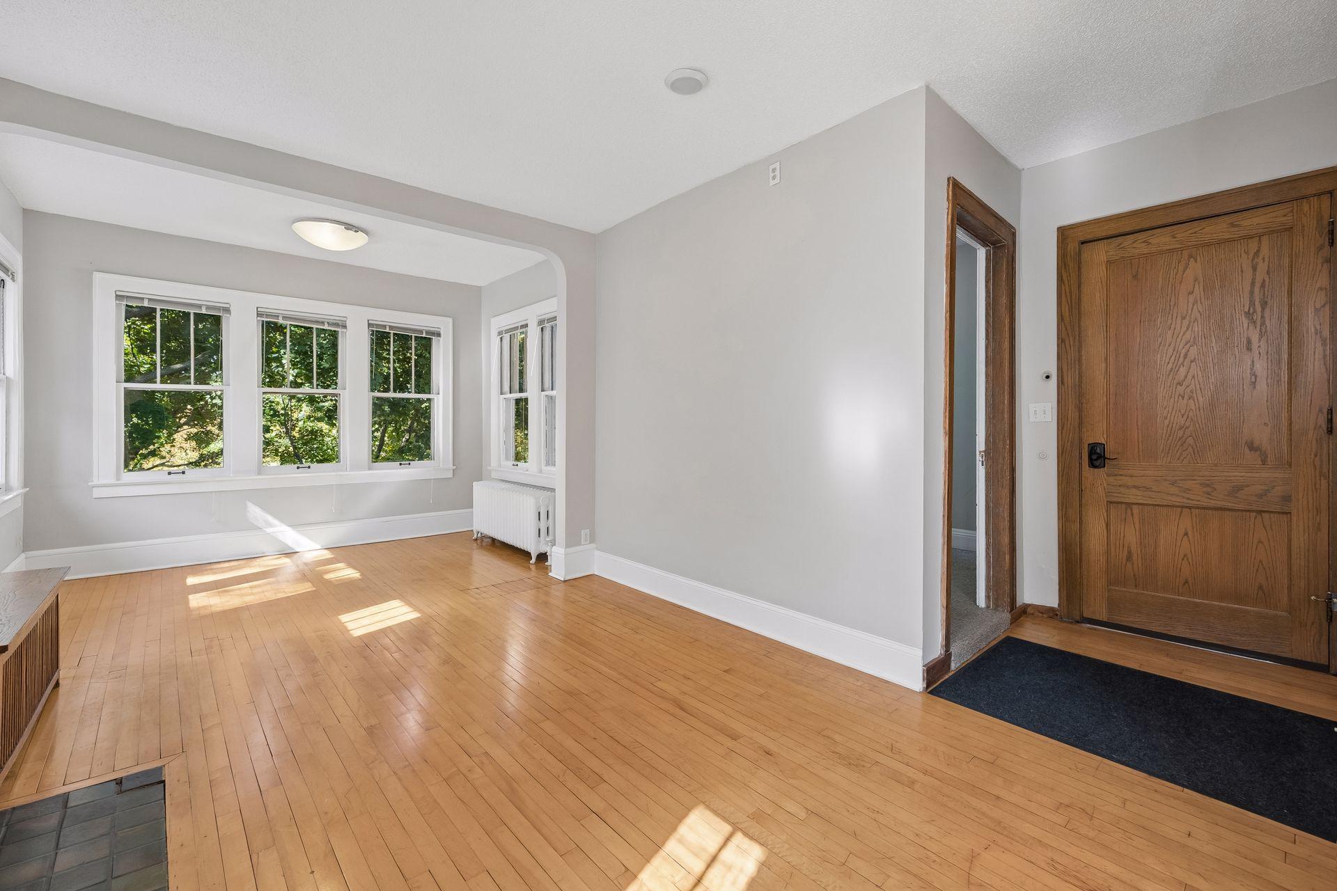 View of Residential Income at 629 Kenwood Parkway, Minneapolis MN 55403, Minneapolis (4 of 23) - Mike Wilen | Minnesota Team Real Estate