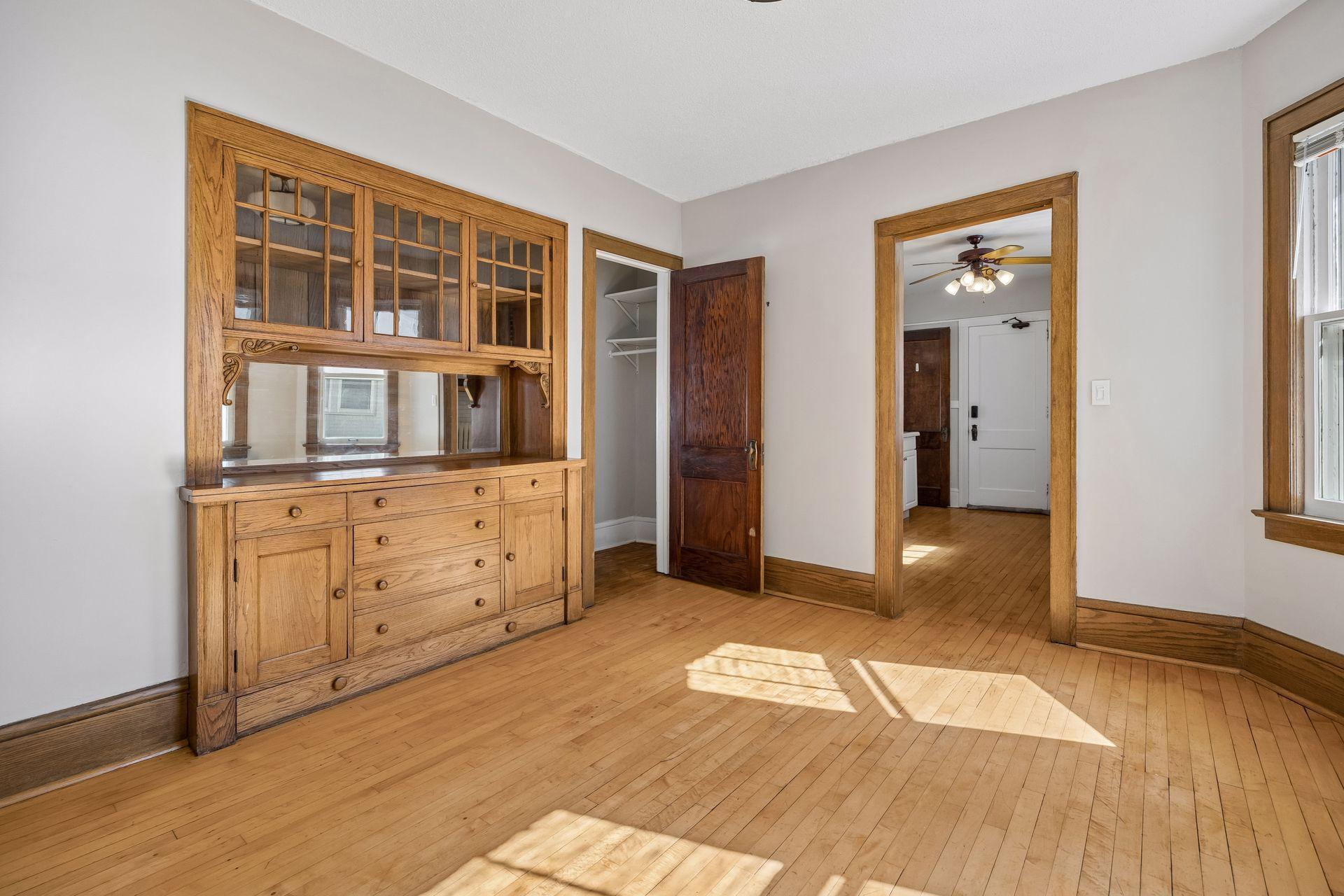 View of Residential Income at 629 Kenwood Parkway, Minneapolis MN 55403, Minneapolis (8 of 23) - Mike Wilen | Minnesota Team Real Estate