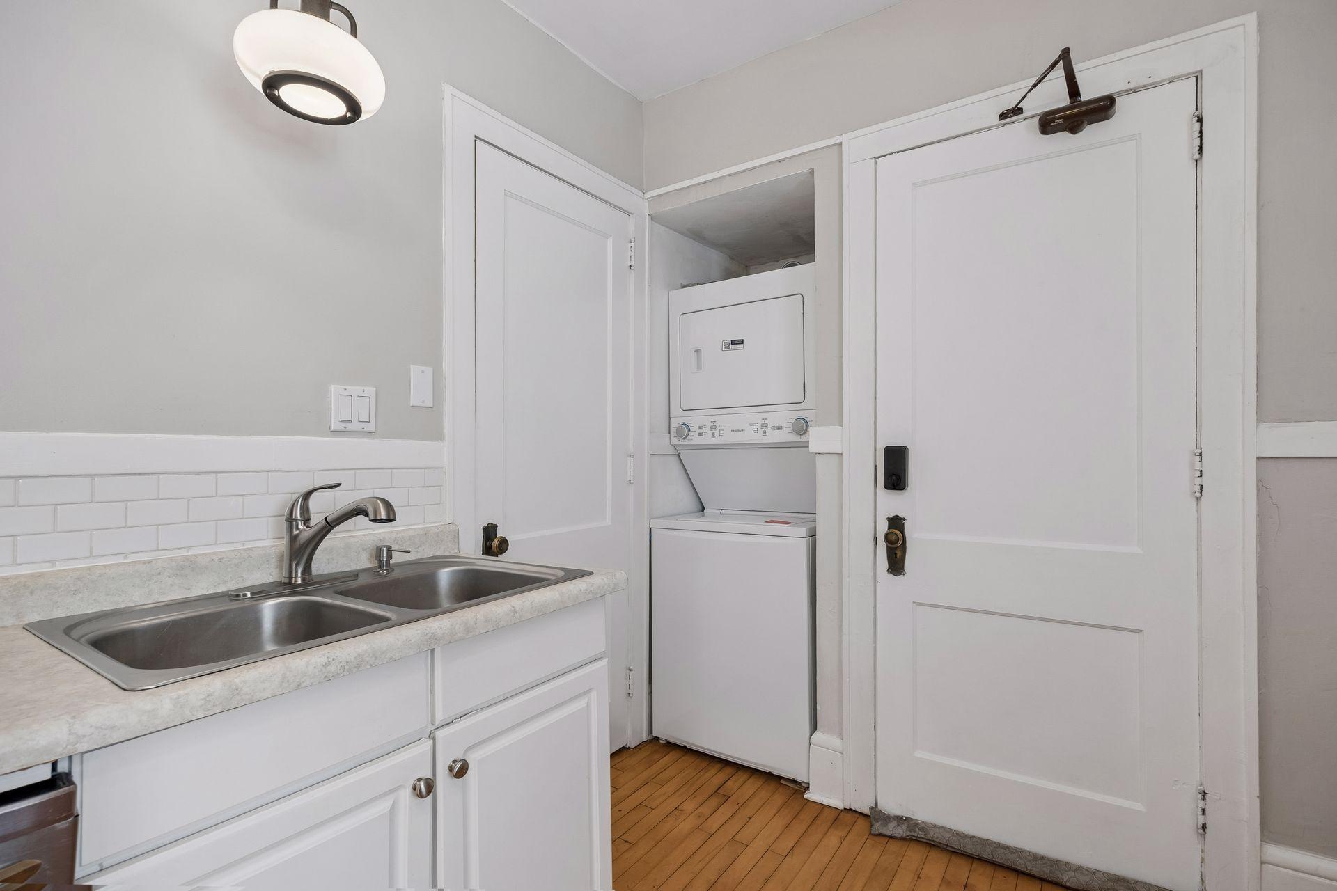View of Residential Income at 629 Kenwood Parkway, Minneapolis MN 55403, Minneapolis (12 of 23) - Mike Wilen | Minnesota Team Real Estate