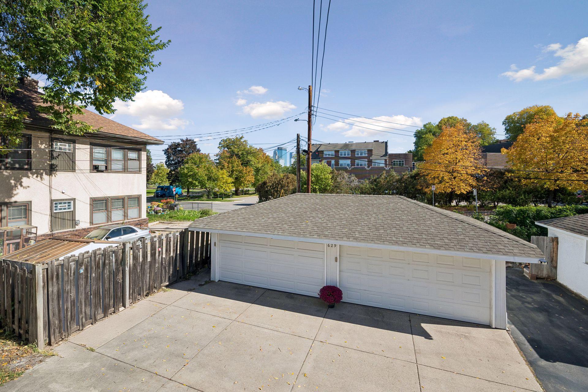 View of Residential Income at 629 Kenwood Parkway, Minneapolis MN 55403, Minneapolis (21 of 23) - Mike Wilen | Minnesota Team Real Estate