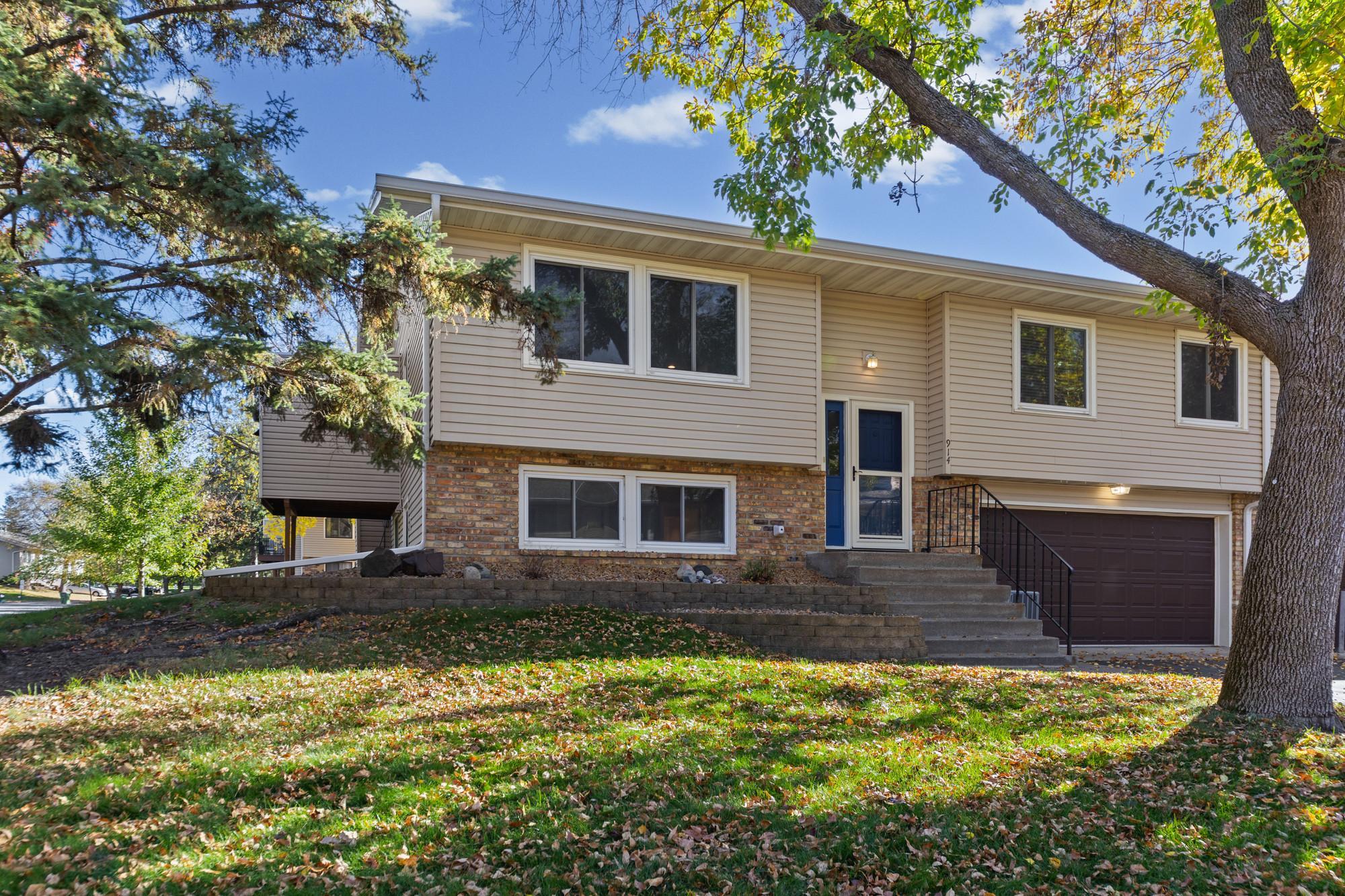 View of Residential at 914 94th Avenue, Blaine MN 55434, Blaine (4 of 50) - Mike Wilen | Minnesota Team Real Estate