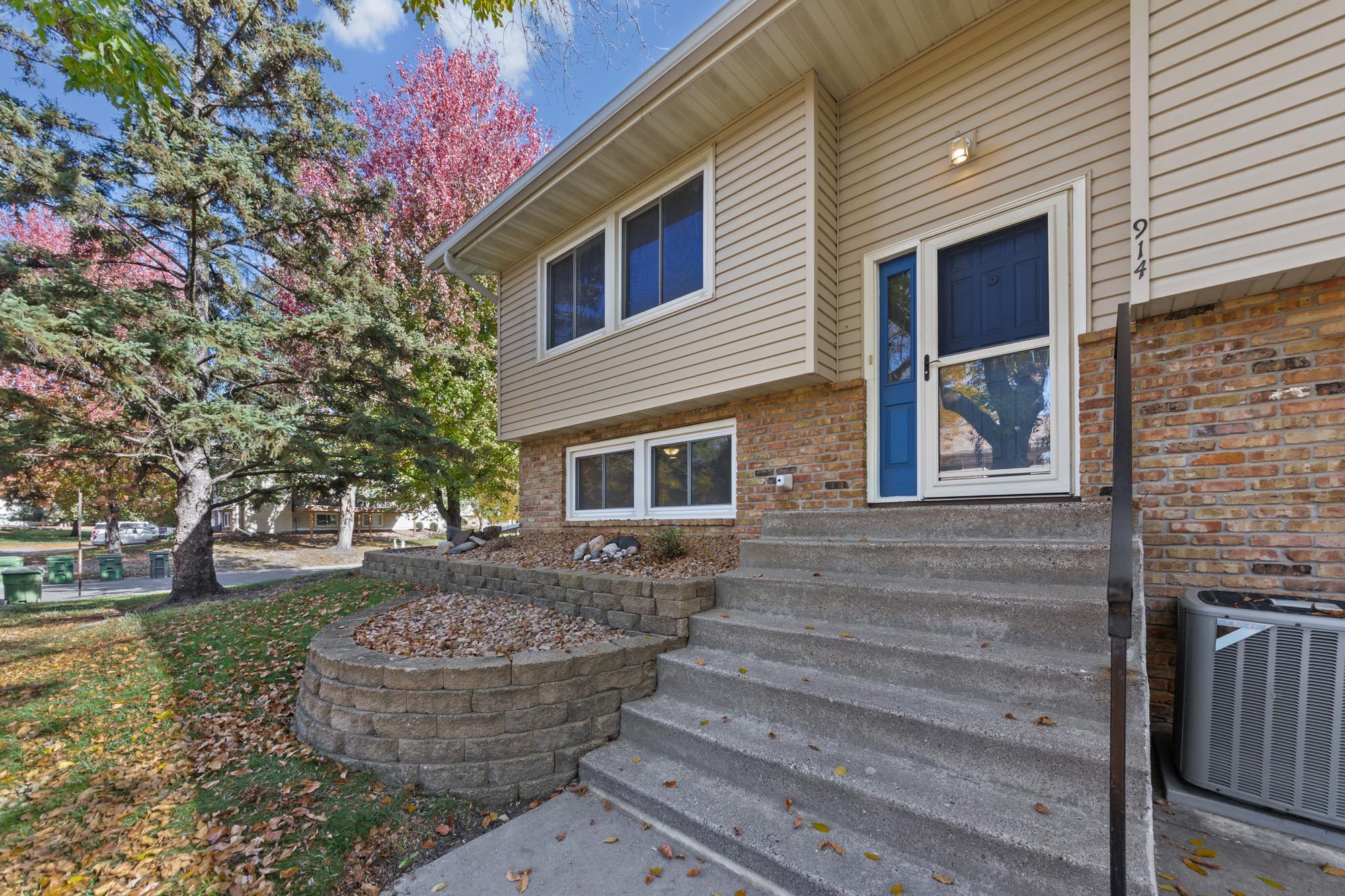 View of Residential at 914 94th Avenue, Blaine MN 55434, Blaine (7 of 50) - Mike Wilen | Minnesota Team Real Estate