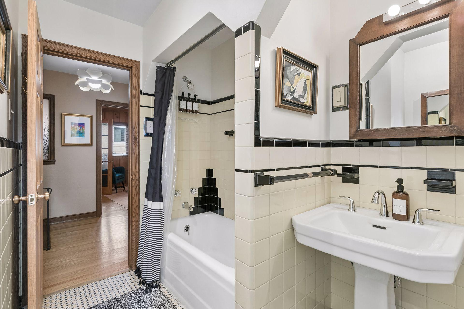 View of Residential at 1384 Como Boulevard, Saint Paul MN 55117, Saint Paul (35 of 56) - Mike Wilen | Minnesota Team Real Estate