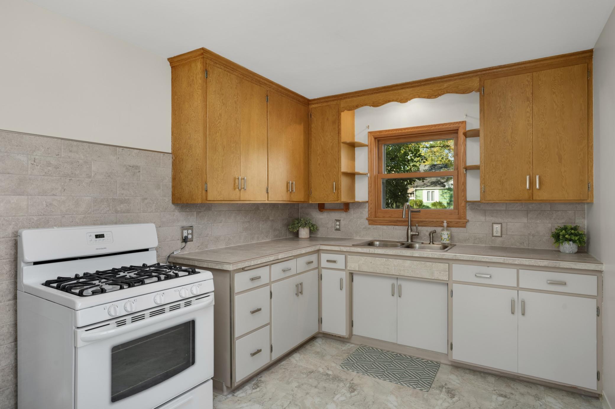 View of Residential at 1208 Hoyt Avenue, Saint Paul MN 55106, Saint Paul (6 of 28) - Mike Wilen | Minnesota Team Real Estate