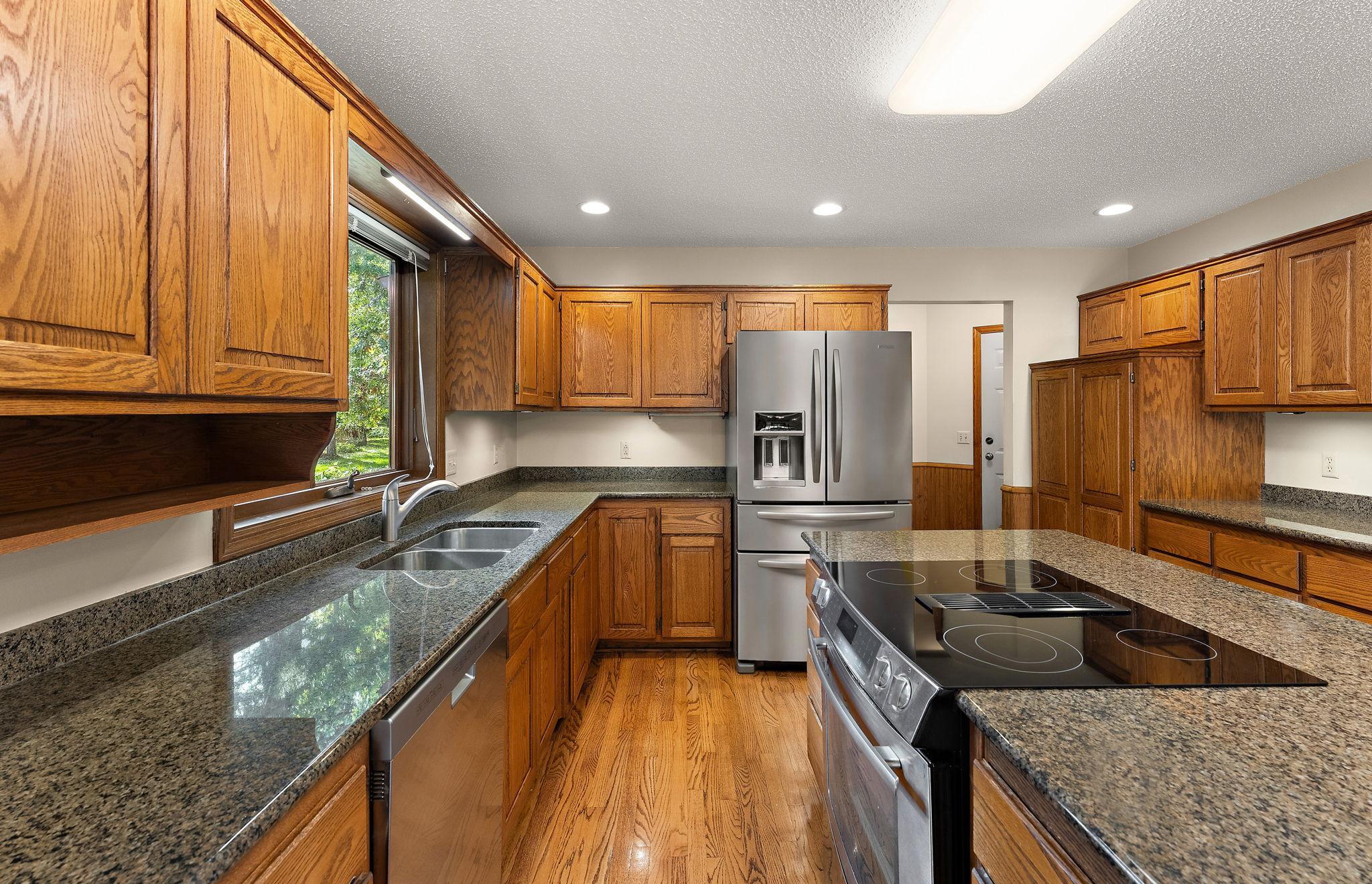 View of Residential at 1289 Donegal Bay, Woodbury MN 55125, Woodbury (31 of 61) - Mike Wilen | Minnesota Team Real Estate
