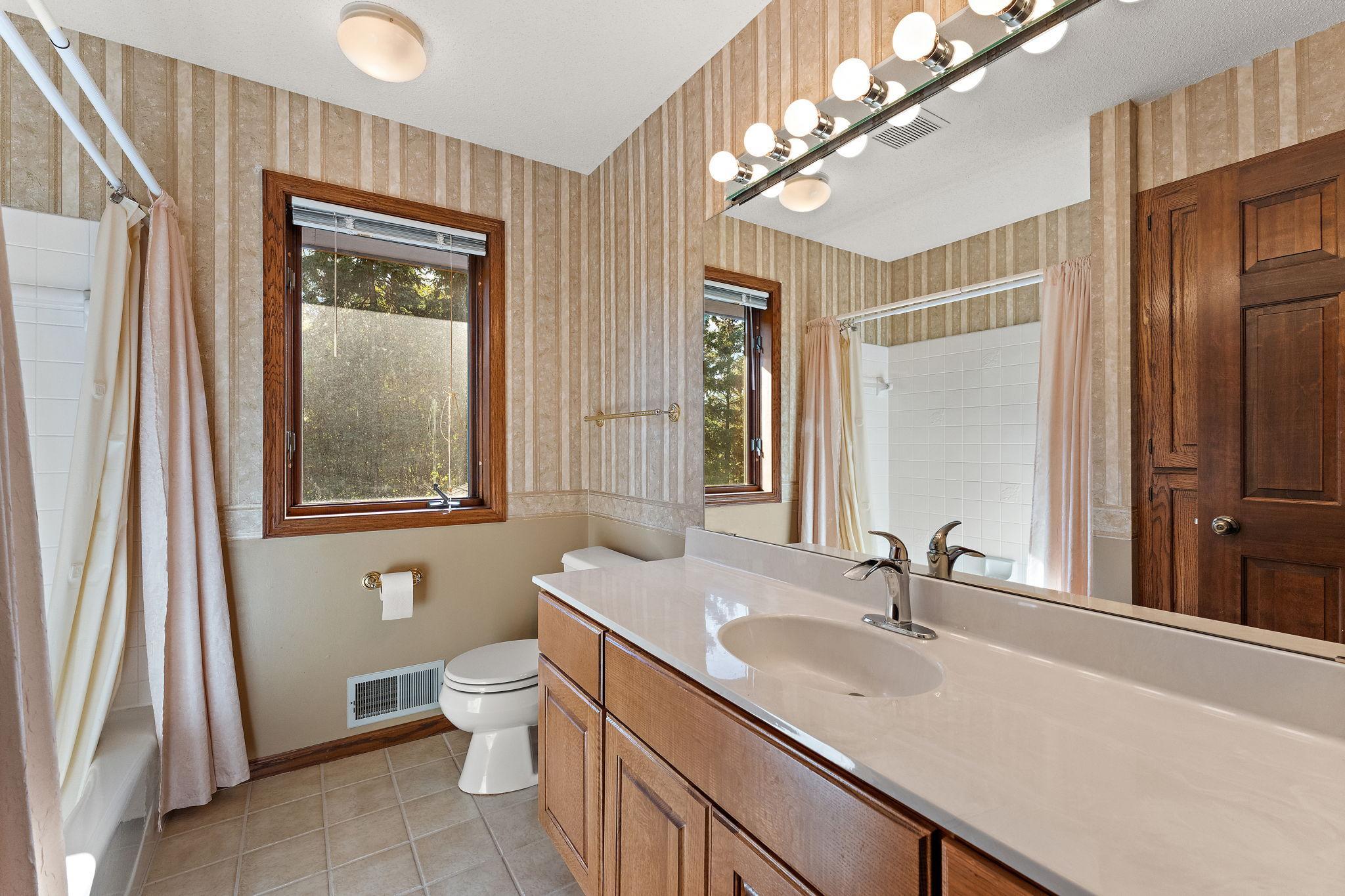 View of Residential at 1289 Donegal Bay, Woodbury MN 55125, Woodbury (40 of 61) - Mike Wilen | Minnesota Team Real Estate