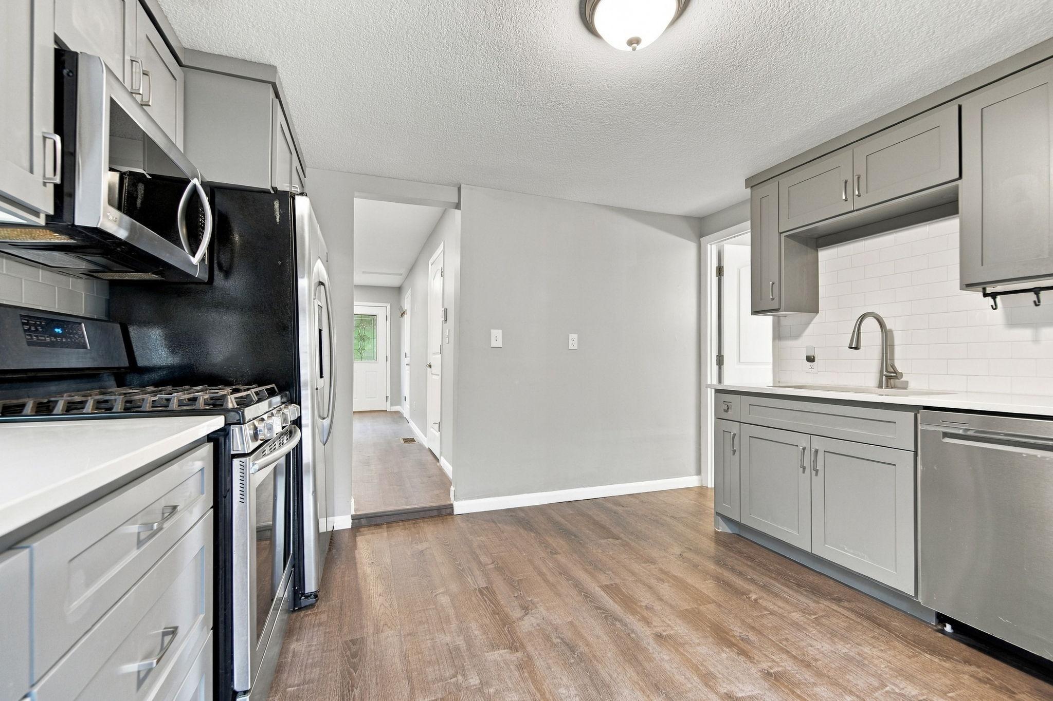 View of Residential at 956 Humboldt Avenue, West Saint Paul MN 55118, West Saint Paul (22 of 32) - Mike Wilen | Minnesota Team Real Estate