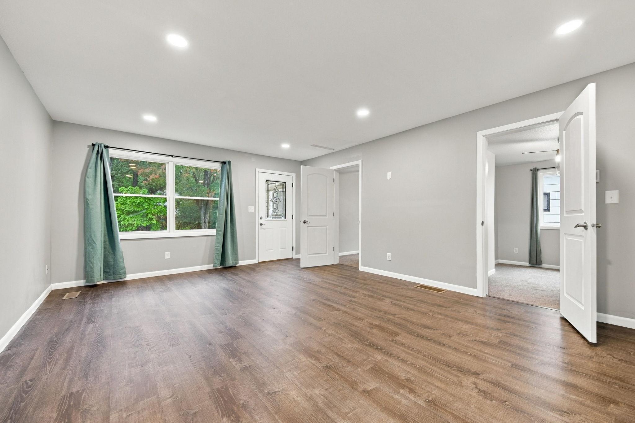 View of Residential at 956 Humboldt Avenue, West Saint Paul MN 55118, West Saint Paul (14 of 32) - Mike Wilen | Minnesota Team Real Estate