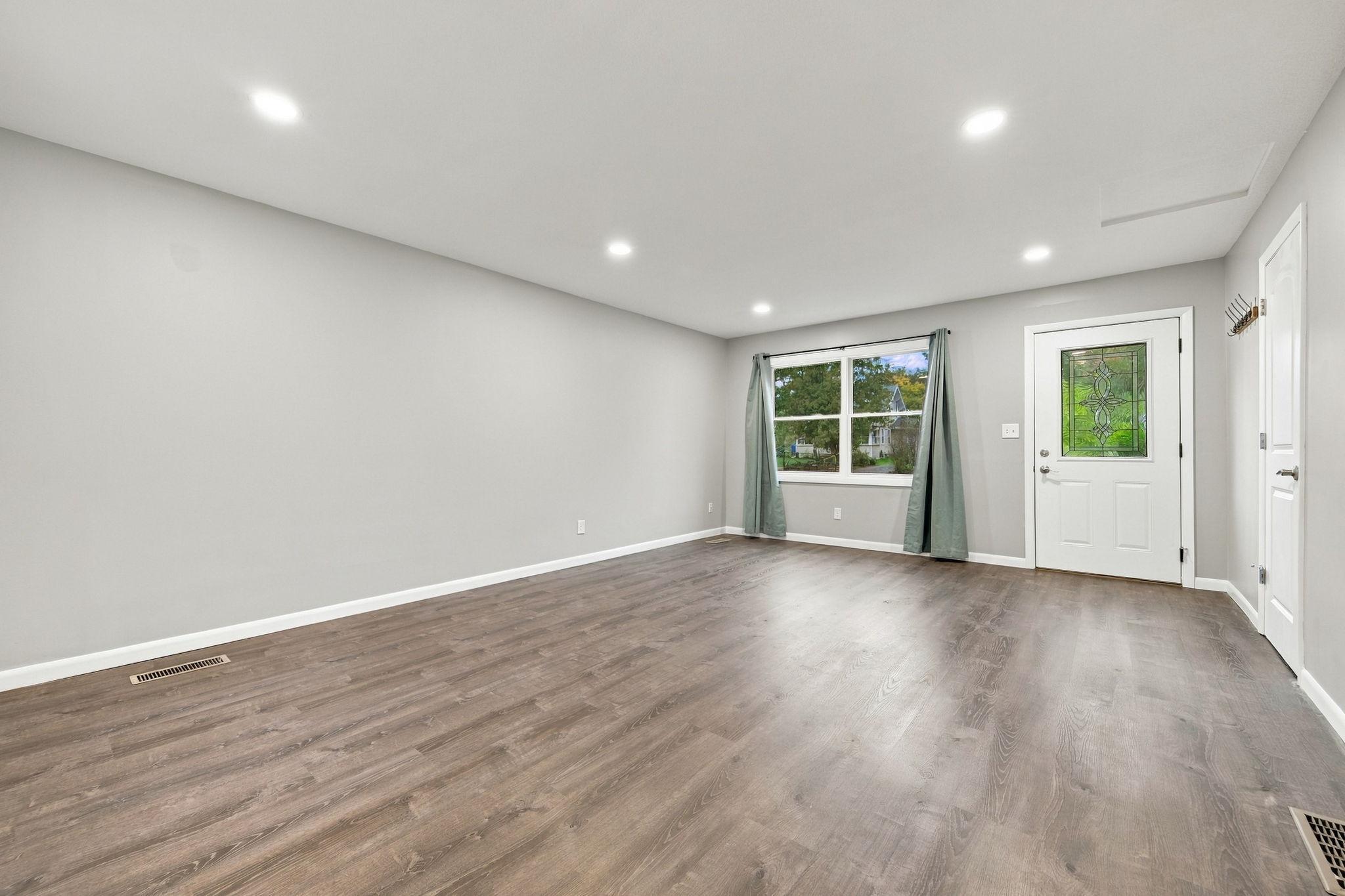 View of Residential at 956 Humboldt Avenue, West Saint Paul MN 55118, West Saint Paul (11 of 32) - Mike Wilen | Minnesota Team Real Estate