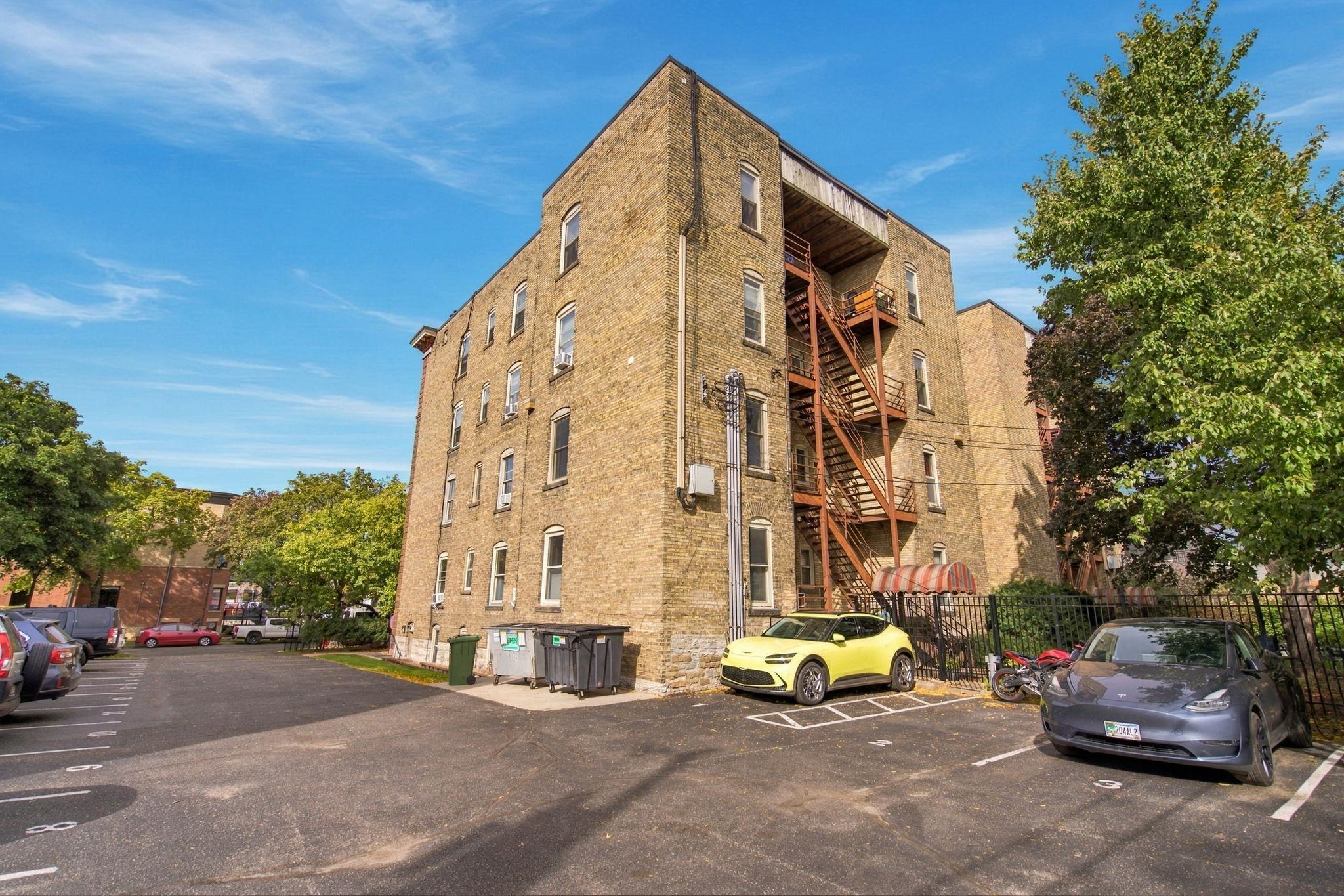 View of Residential at 2421 Emerson Avenue #103, Minneapolis MN 55405, Minneapolis (27 of 30) - Mike Wilen | Minnesota Team Real Estate