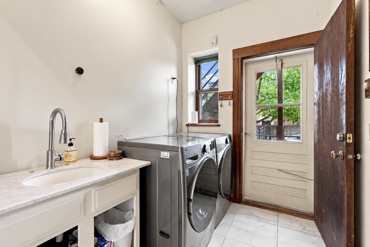 View of Residential at 2421 Emerson Avenue #103, Minneapolis MN 55405, Minneapolis (22 of 30) - Mike Wilen | Minnesota Team Real Estate