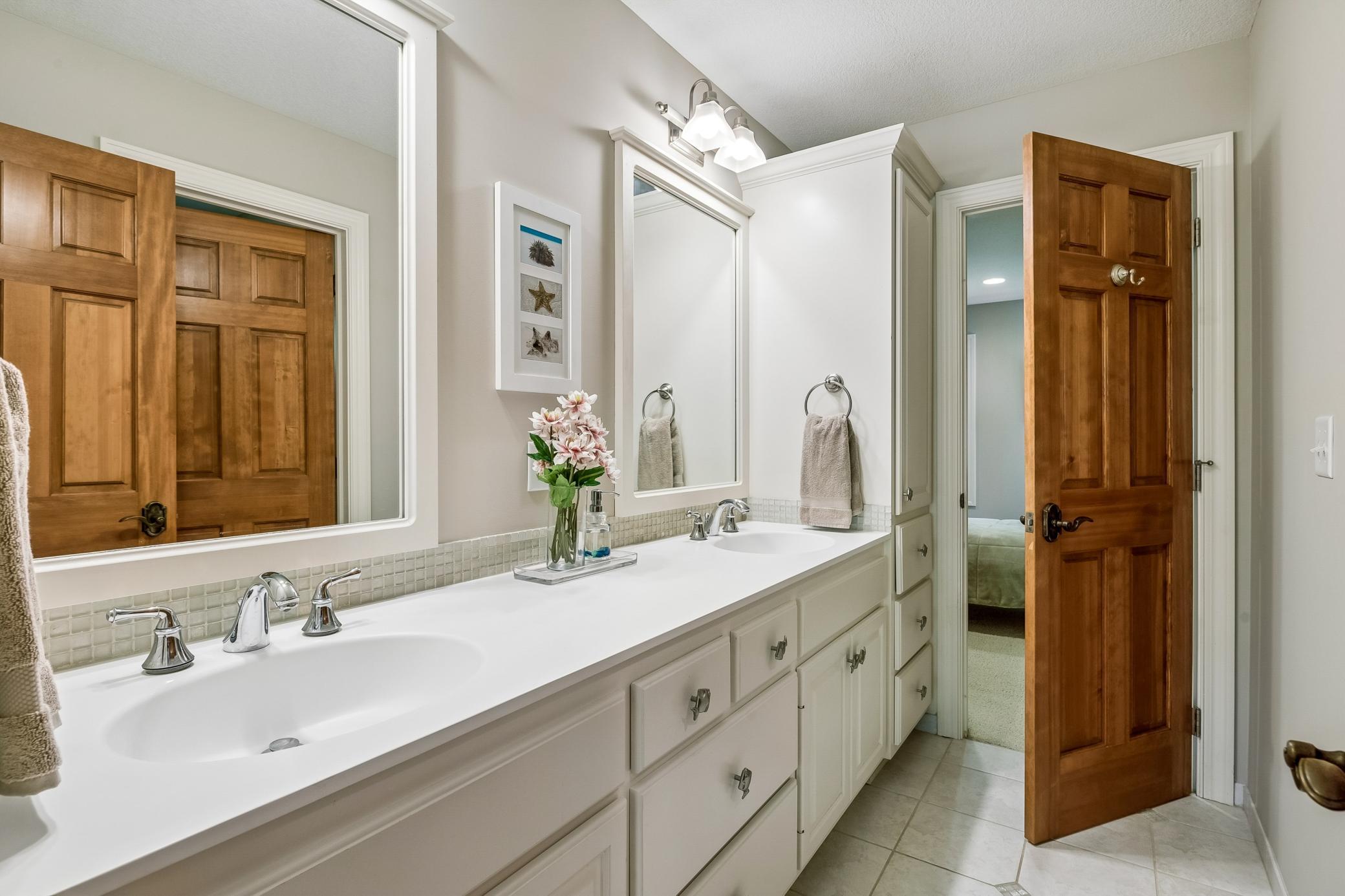 View of Residential at 14030 Stonegate Lane, Minnetonka MN 55345, Minnetonka (25 of 41) - Mike Wilen | Minnesota Team Real Estate