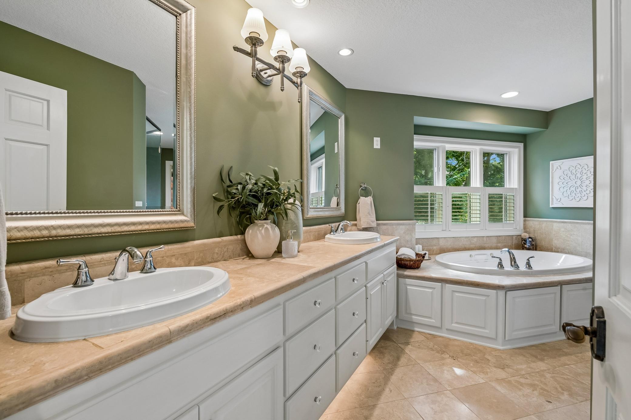 View of Residential at 14030 Stonegate Lane, Minnetonka MN 55345, Minnetonka (21 of 41) - Mike Wilen | Minnesota Team Real Estate
