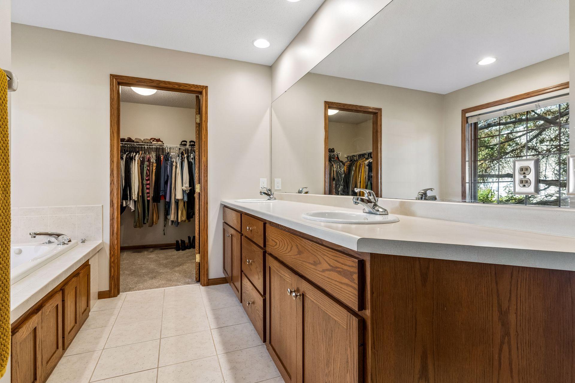 View of Residential at 9813 Wedgewood Circle, Woodbury MN 55125, Woodbury (41 of 63) - Mike Wilen | Minnesota Team Real Estate