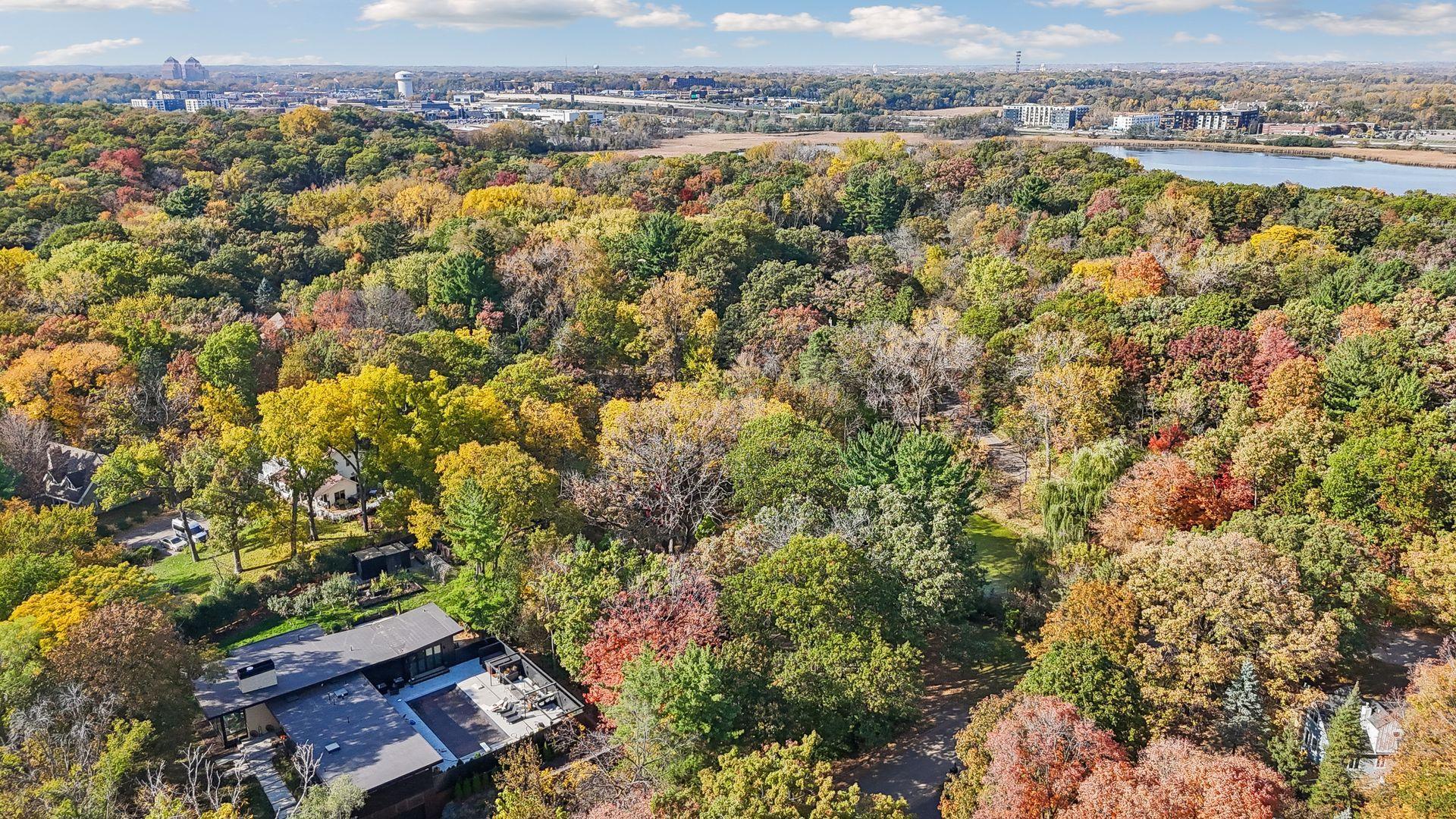 View of Residential at 11300 Park Ridge Drive, Minnetonka MN 55305, Minnetonka (7 of 24) - Mike Wilen | Minnesota Team Real Estate