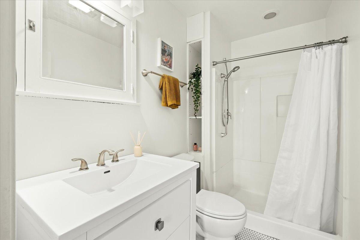 View of Residential at 2017 Emerson Avenue, Minneapolis MN 55405, Minneapolis (28 of 51) - Mike Wilen | Minnesota Team Real Estate