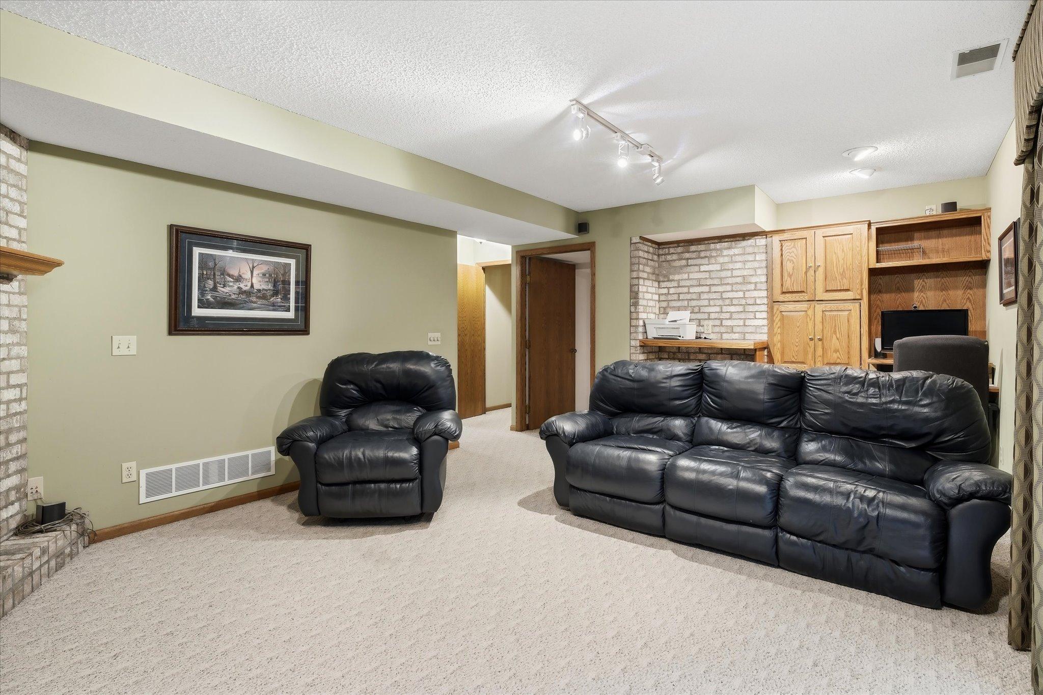 View of Residential at 9213 Queens Gardens, Brooklyn Park MN 55443, Brooklyn Park (39 of 55) - Mike Wilen | Minnesota Team Real Estate