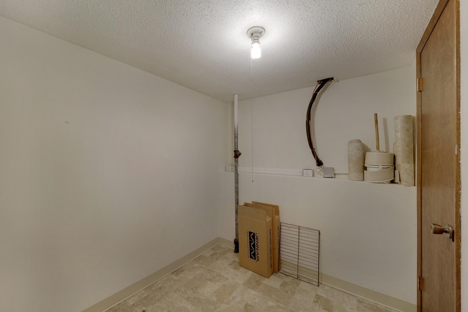 View of Residential at 9716 Oxborough Road, Bloomington MN 55437, Bloomington (31 of 54) - Mike Wilen | Minnesota Team Real Estate