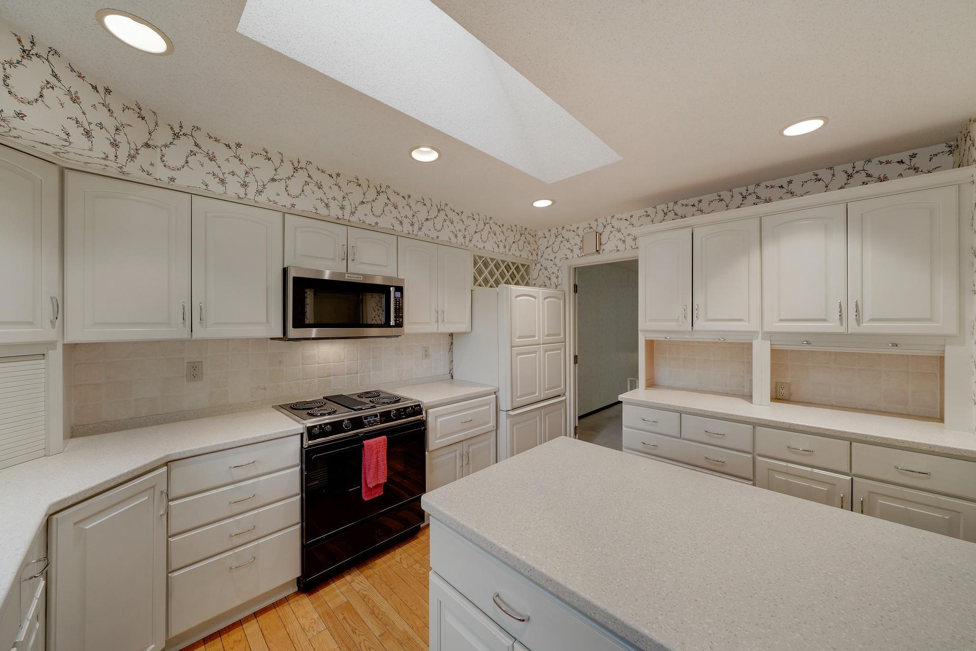 View of Residential at 9716 Oxborough Road, Bloomington MN 55437, Bloomington (12 of 54) - Mike Wilen | Minnesota Team Real Estate