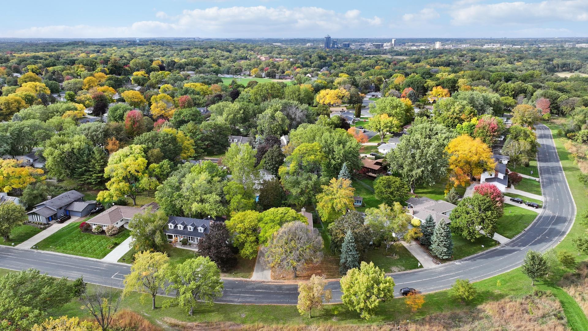 View of Residential at 9716 Oxborough Road, Bloomington MN 55437, Bloomington (43 of 54) - Mike Wilen | Minnesota Team Real Estate