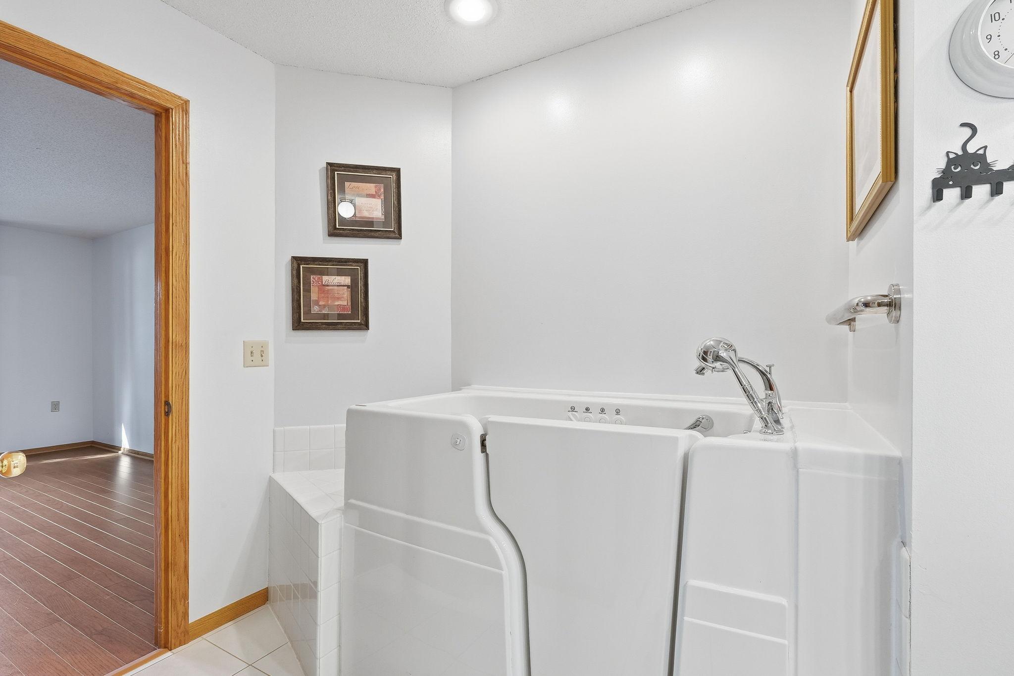 View of Residential at 1903 Granite Avenue, Oakdale MN 55128, Oakdale (18 of 21) - Mike Wilen | Minnesota Team Real Estate