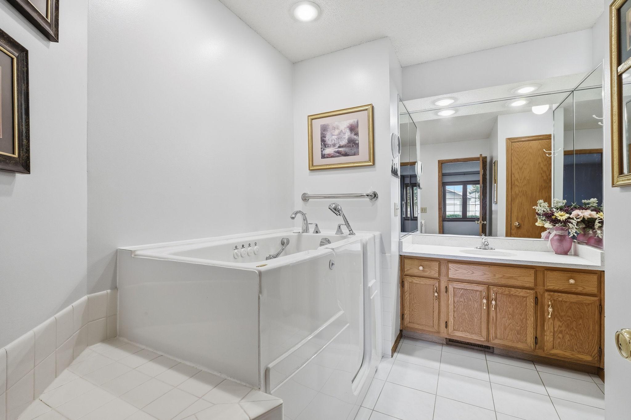 View of Residential at 1903 Granite Avenue, Oakdale MN 55128, Oakdale (16 of 21) - Mike Wilen | Minnesota Team Real Estate