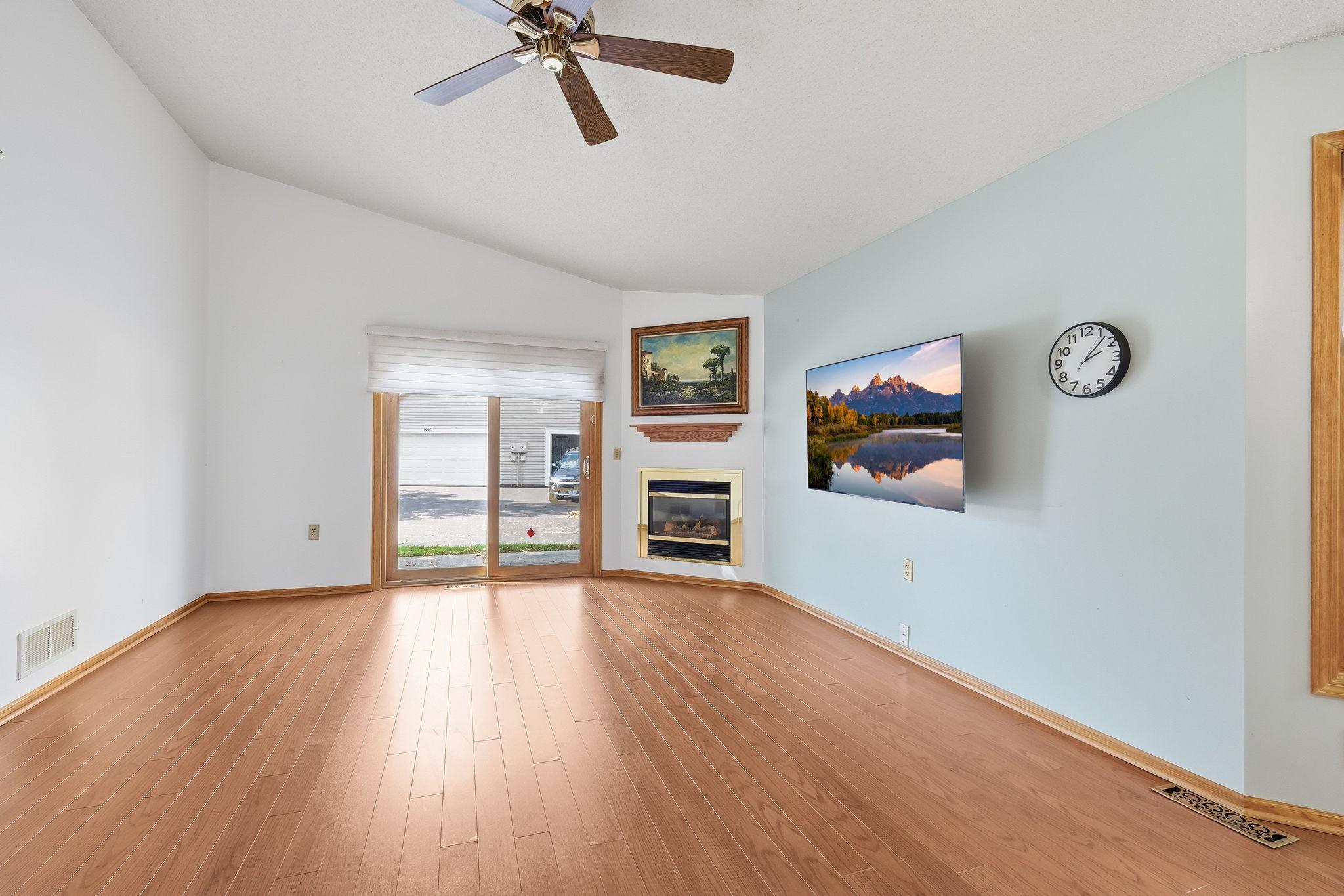 View of Residential at 1903 Granite Avenue, Oakdale MN 55128, Oakdale (4 of 21) - Mike Wilen | Minnesota Team Real Estate